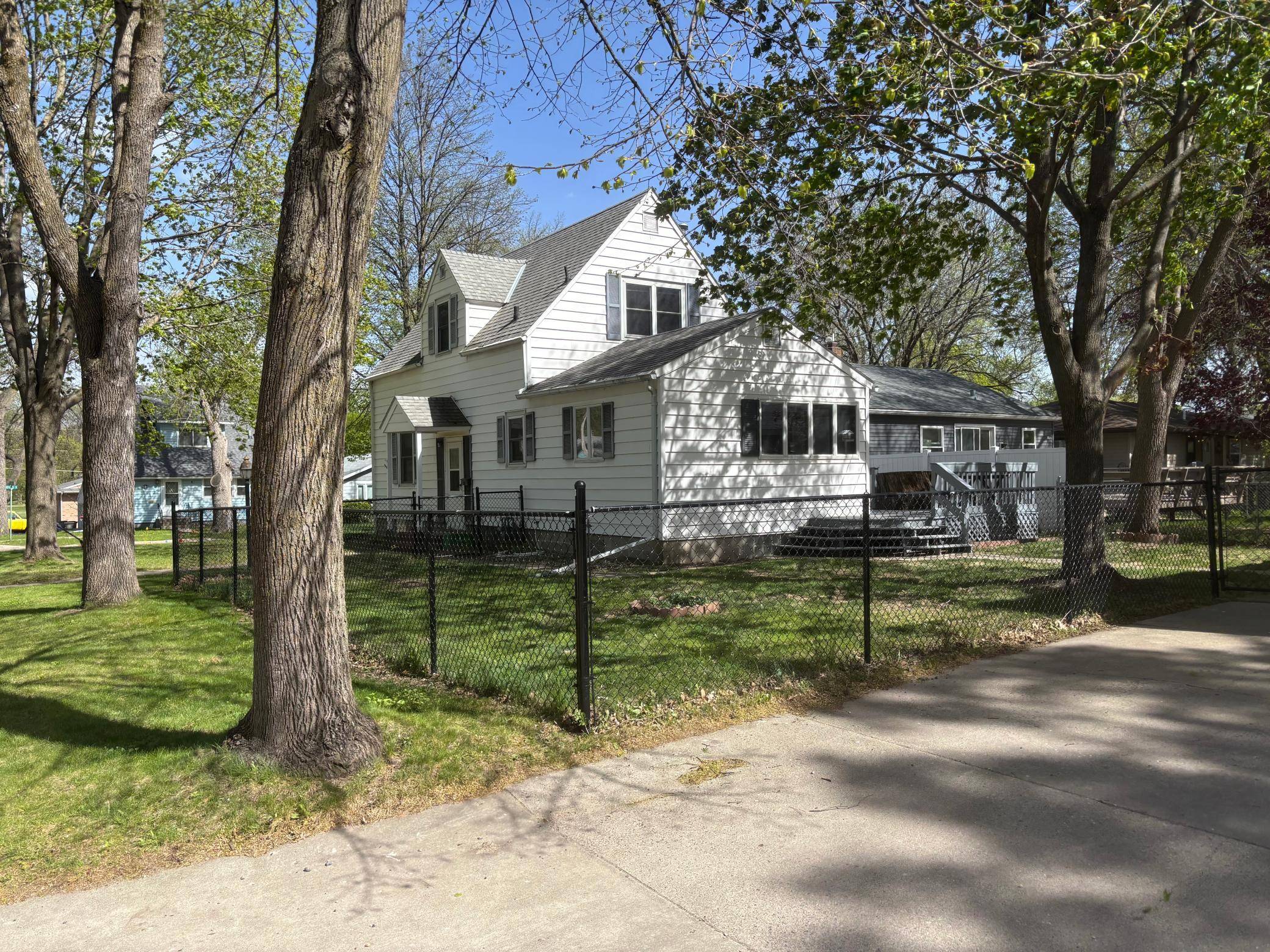 121 N 10th ST, Montevideo, MN 56265
