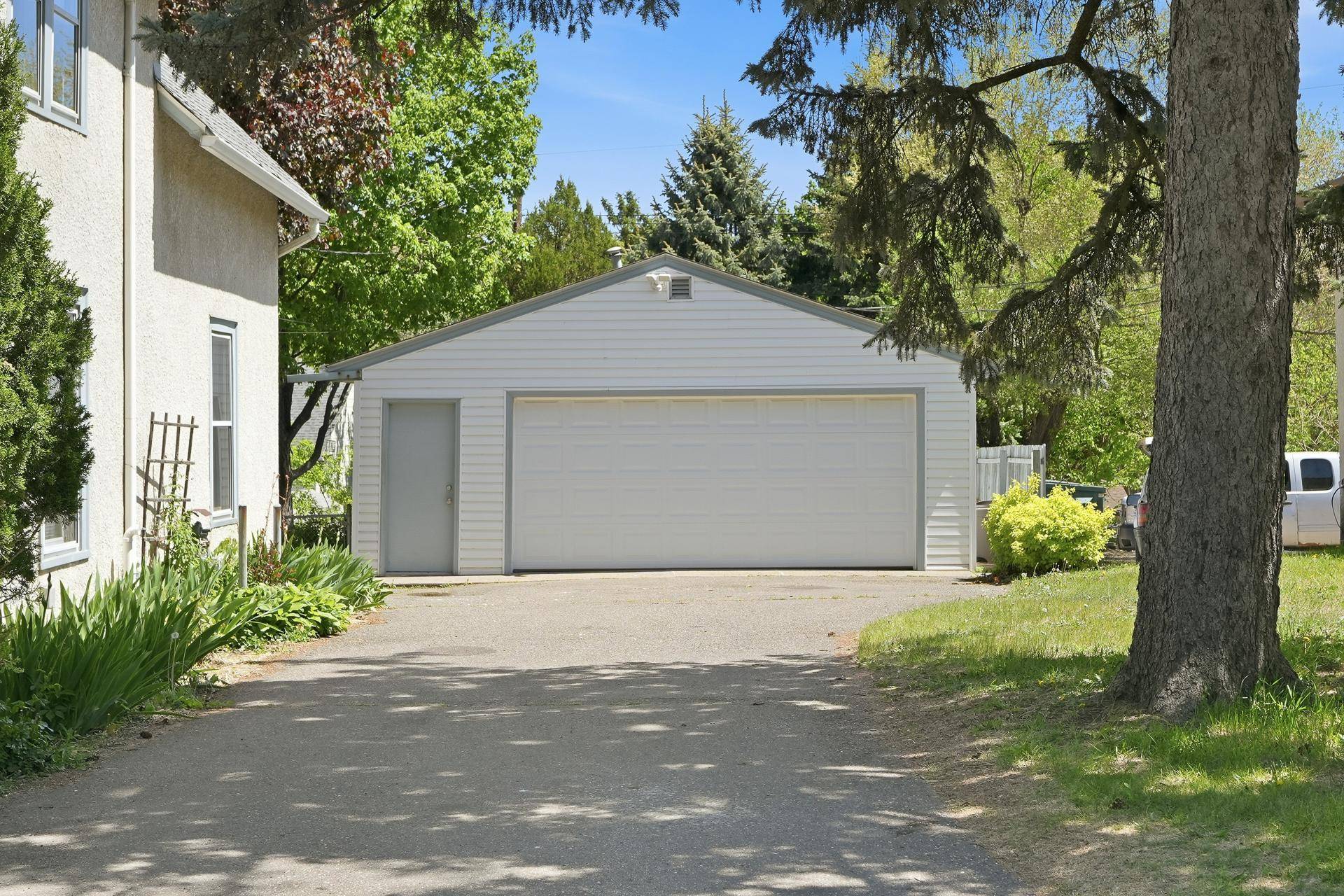 1070 Dale ST N, Saint Paul, MN 55117