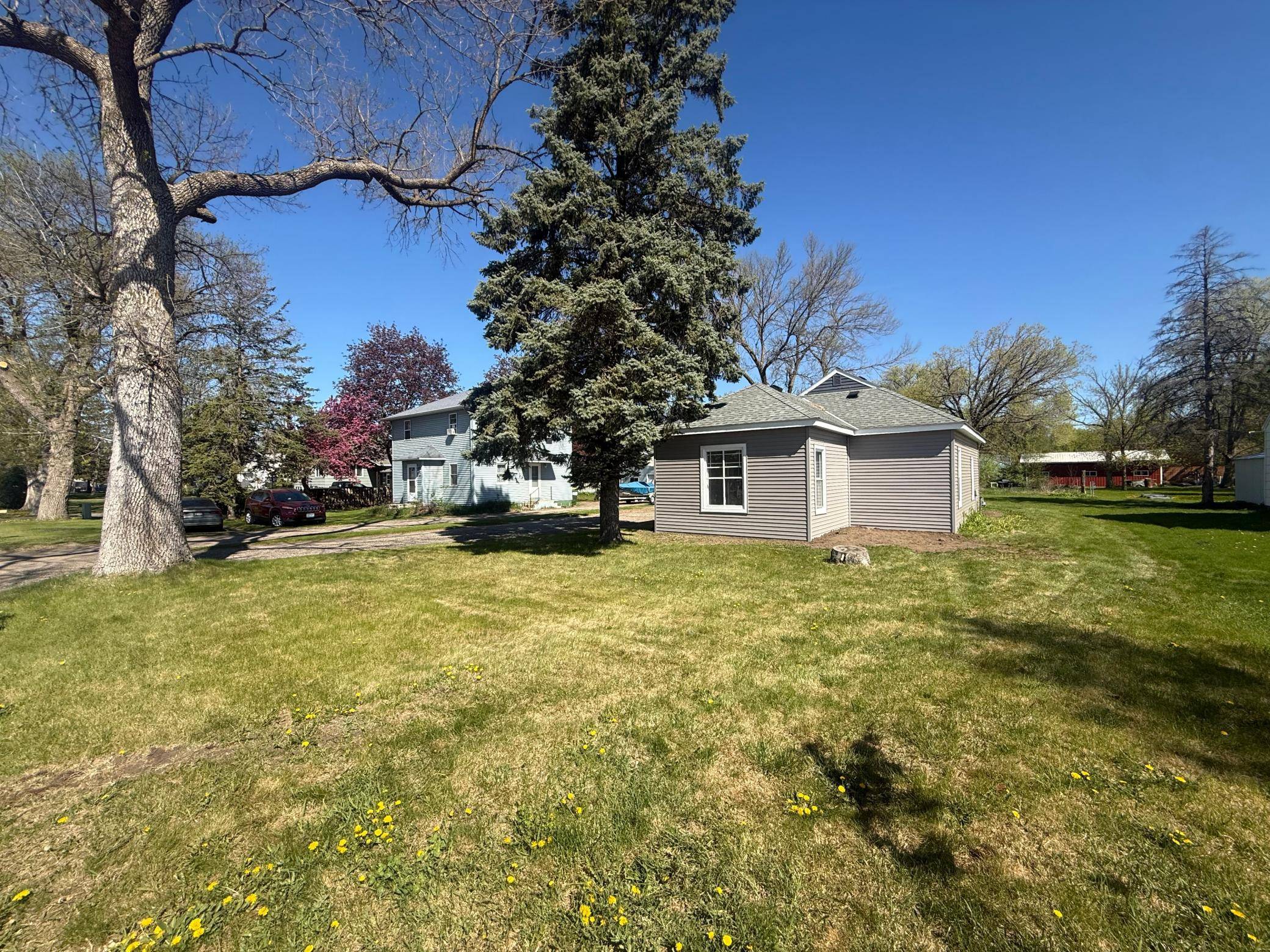 729 E Ripley ST, Litchfield, MN 55355