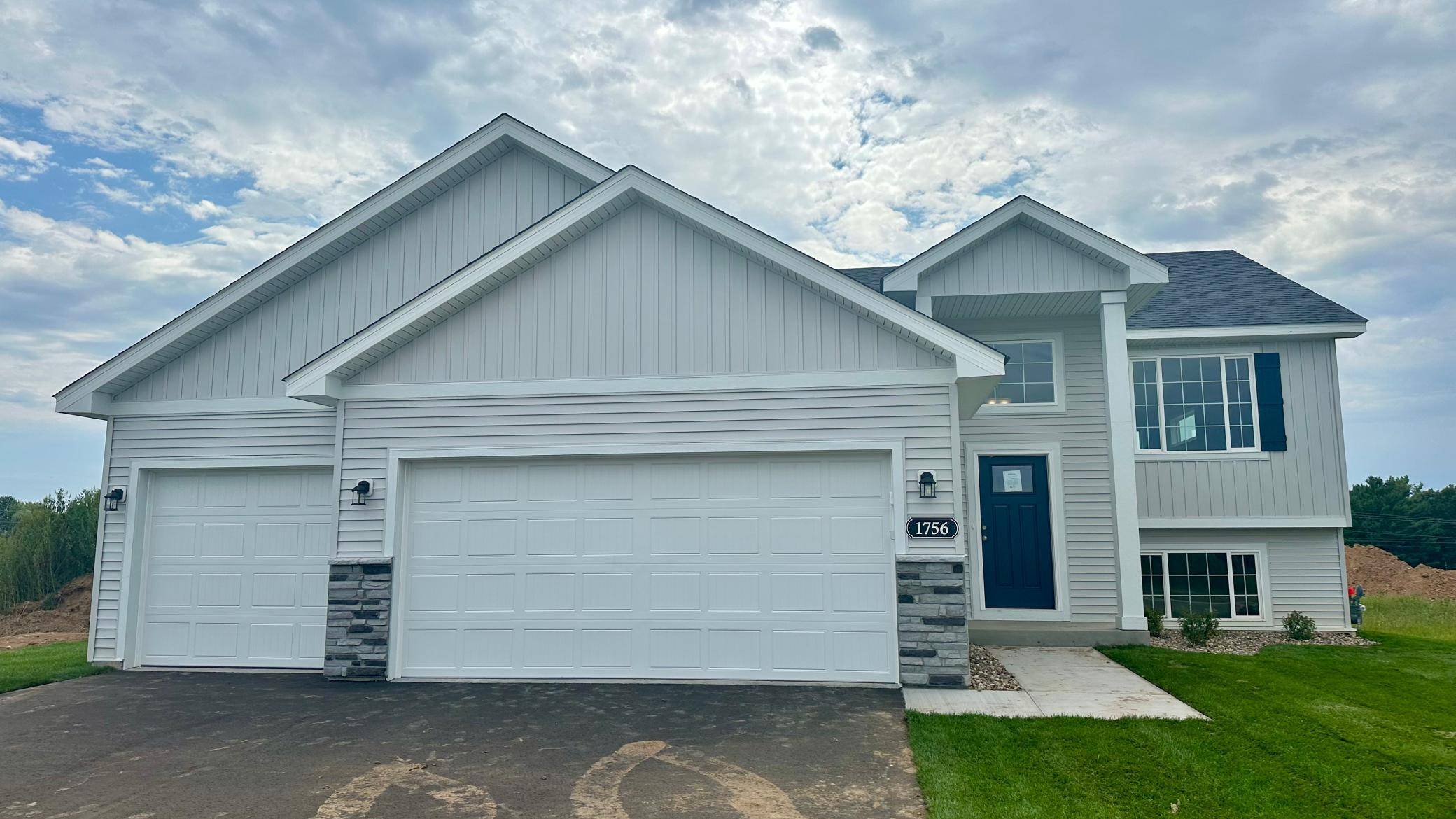 1756 Squirrel WAY, New Richmond, WI 54017