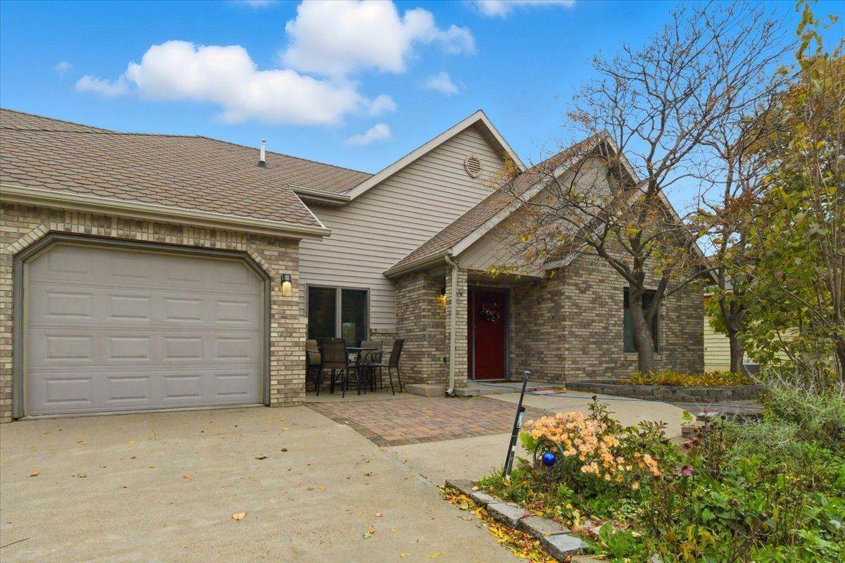 410 Sundown DR, Avon, MN 56310