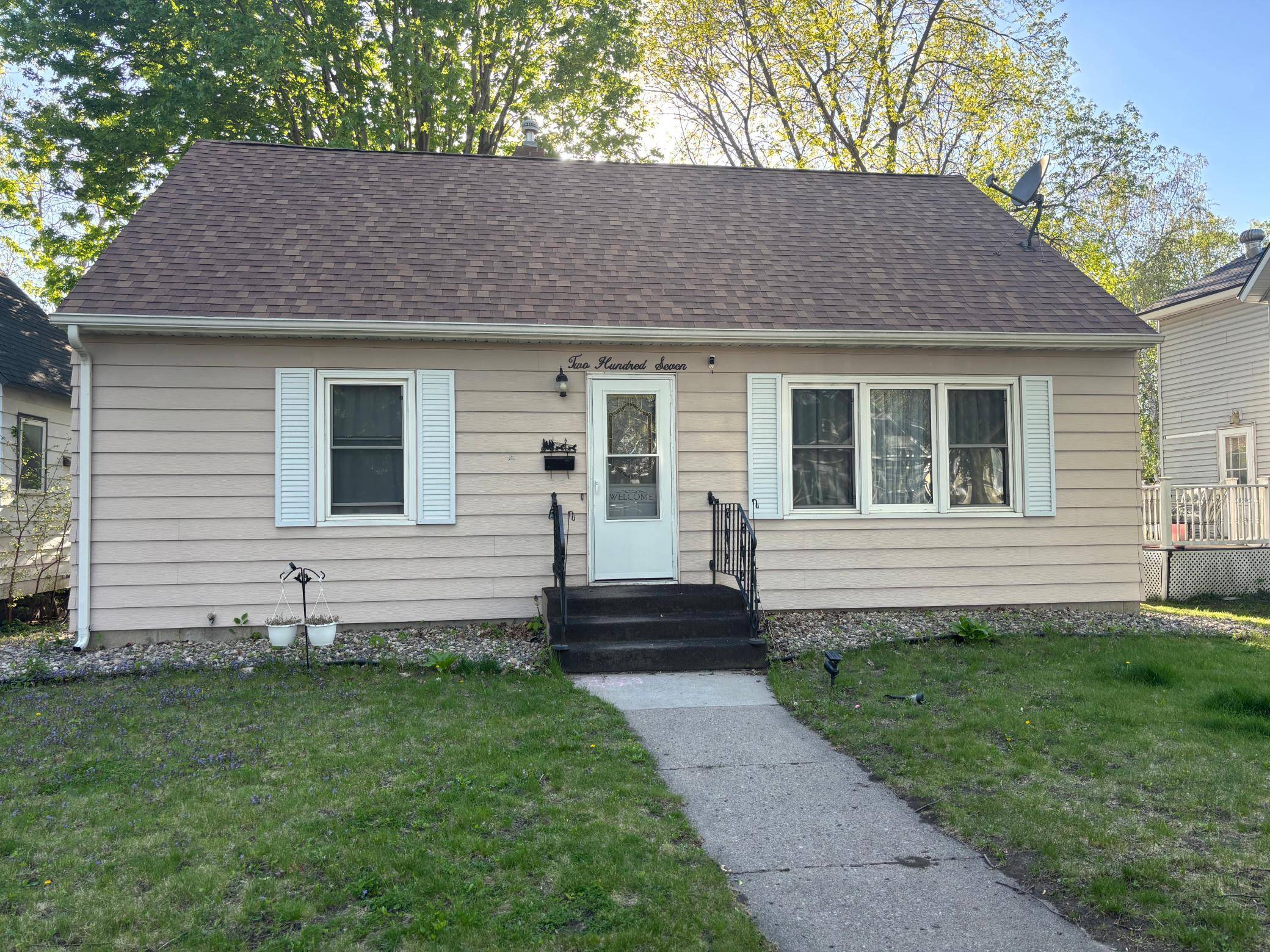 207 S 6th ST, Montevideo, MN 56265