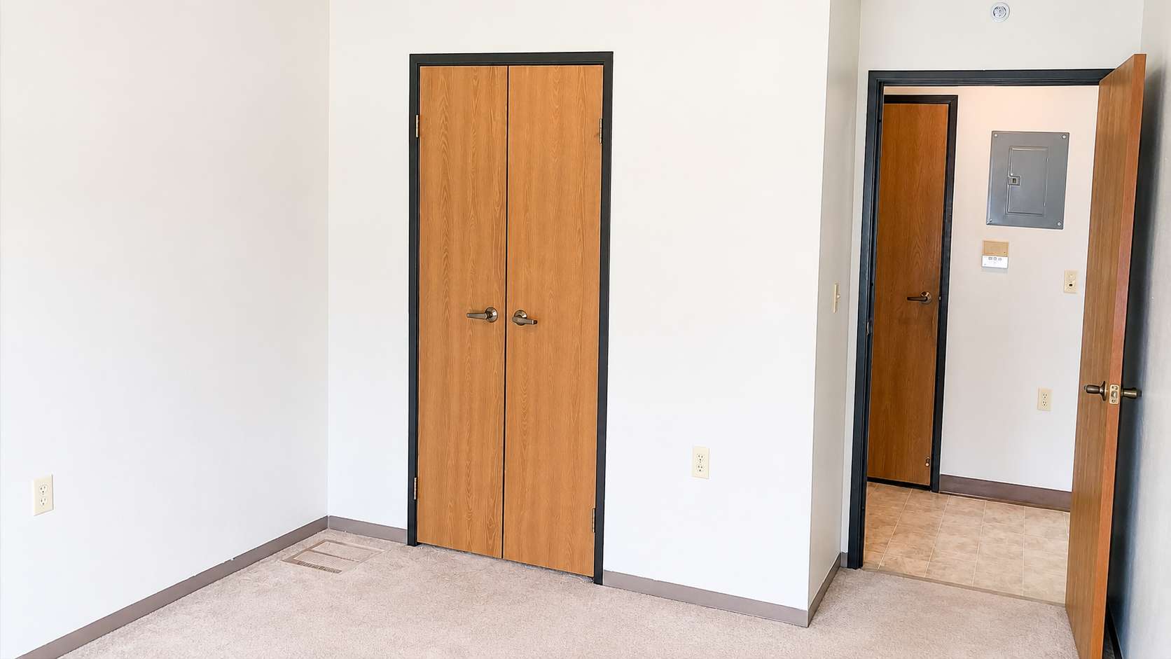 1602 Pioneer CT, Thief River Falls, MN 56701