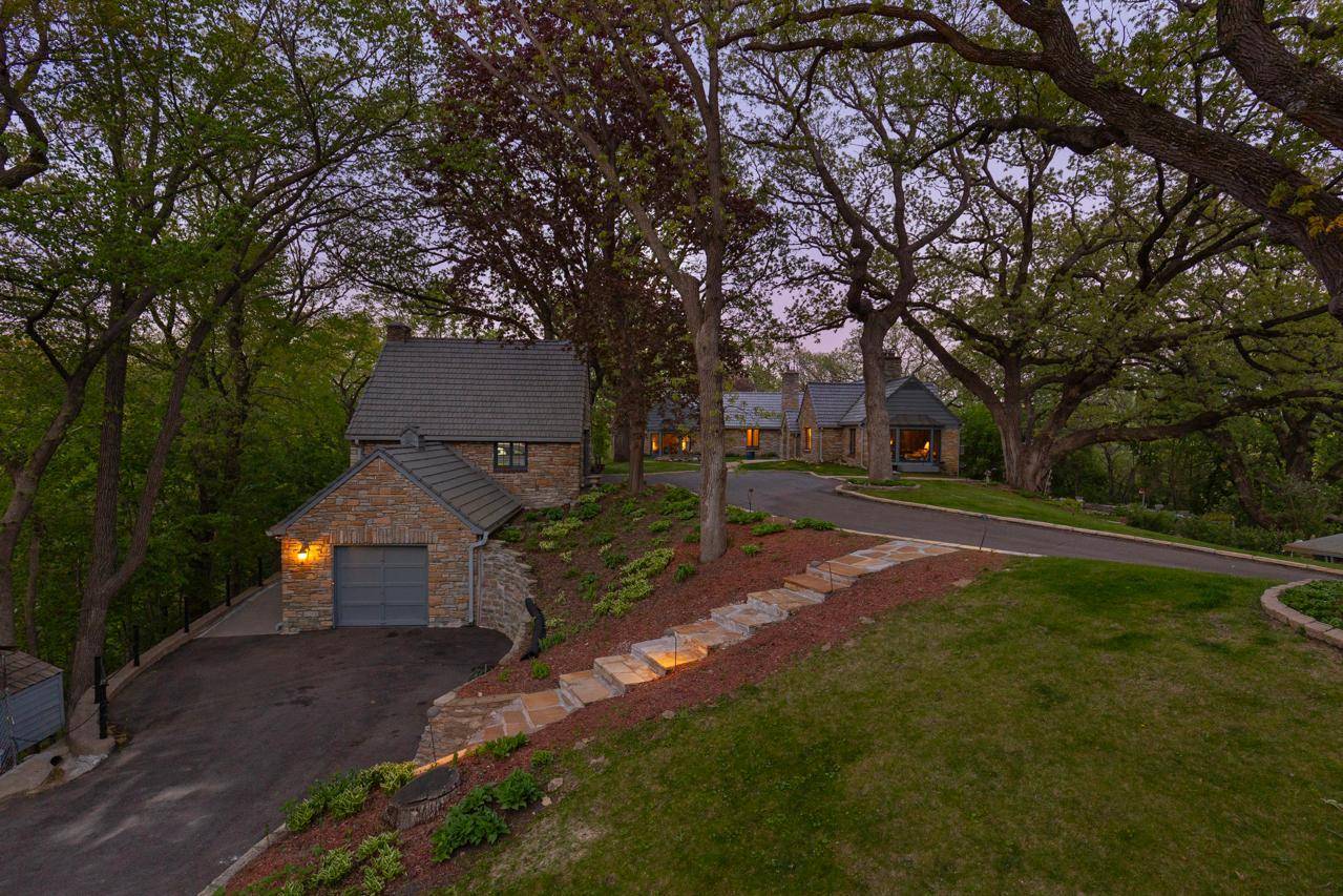 10300 Riverview RD, Eden Prairie, MN 55347