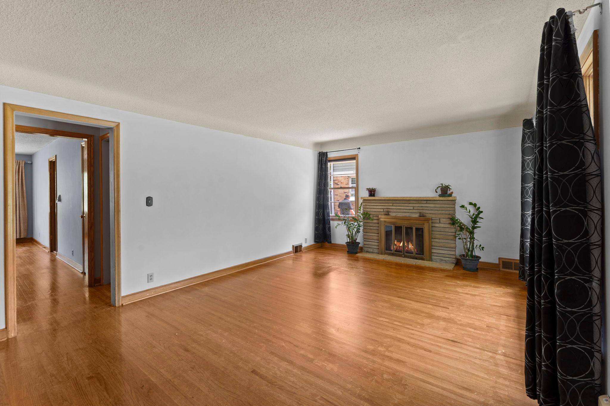 1739 Hampshire AVE, Saint Paul, MN 55116