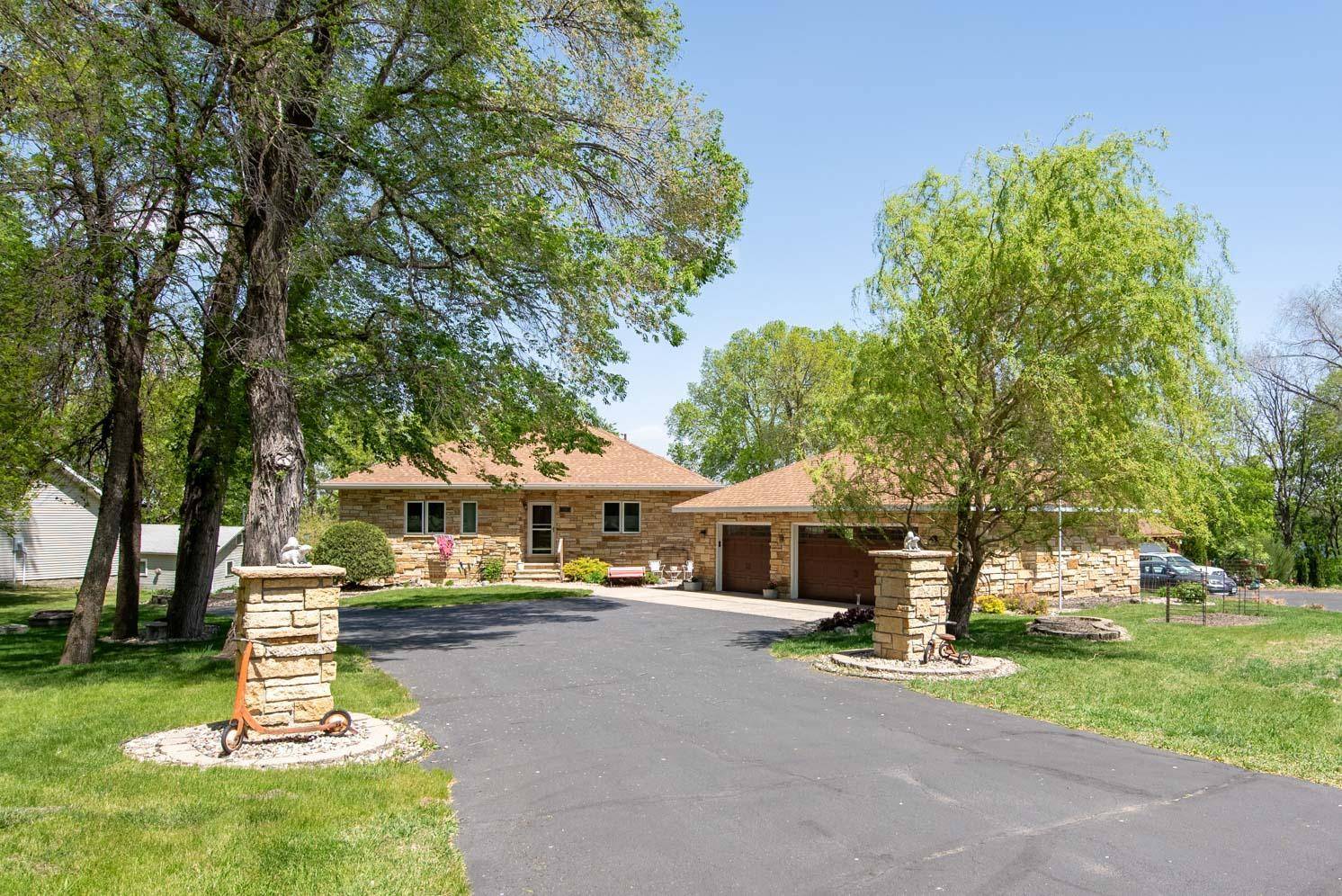 1524 Squirrels Nest RD, Kasota, MN 56050