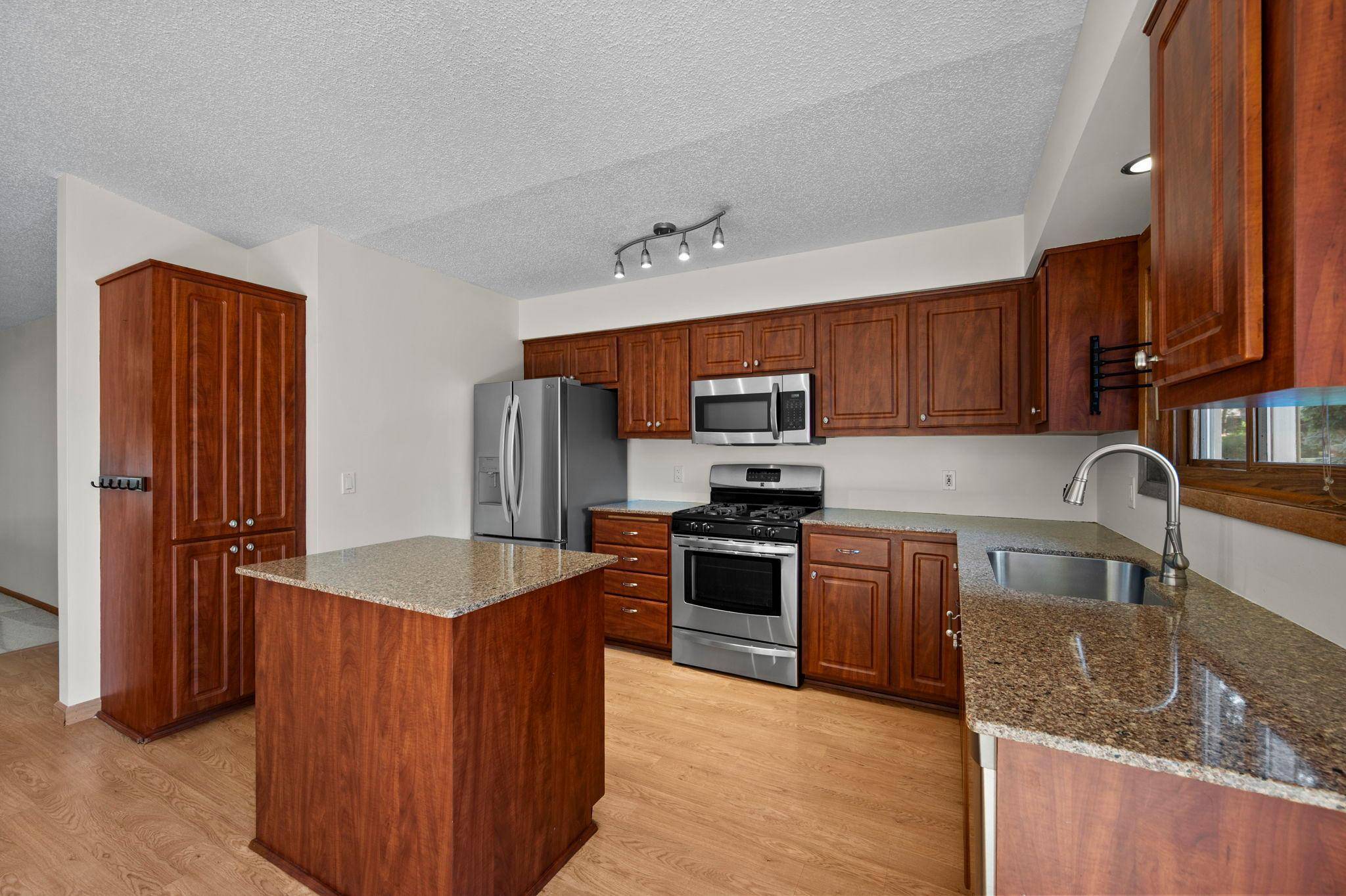 13924 W Preserve BLVD, Burnsville, MN 55337