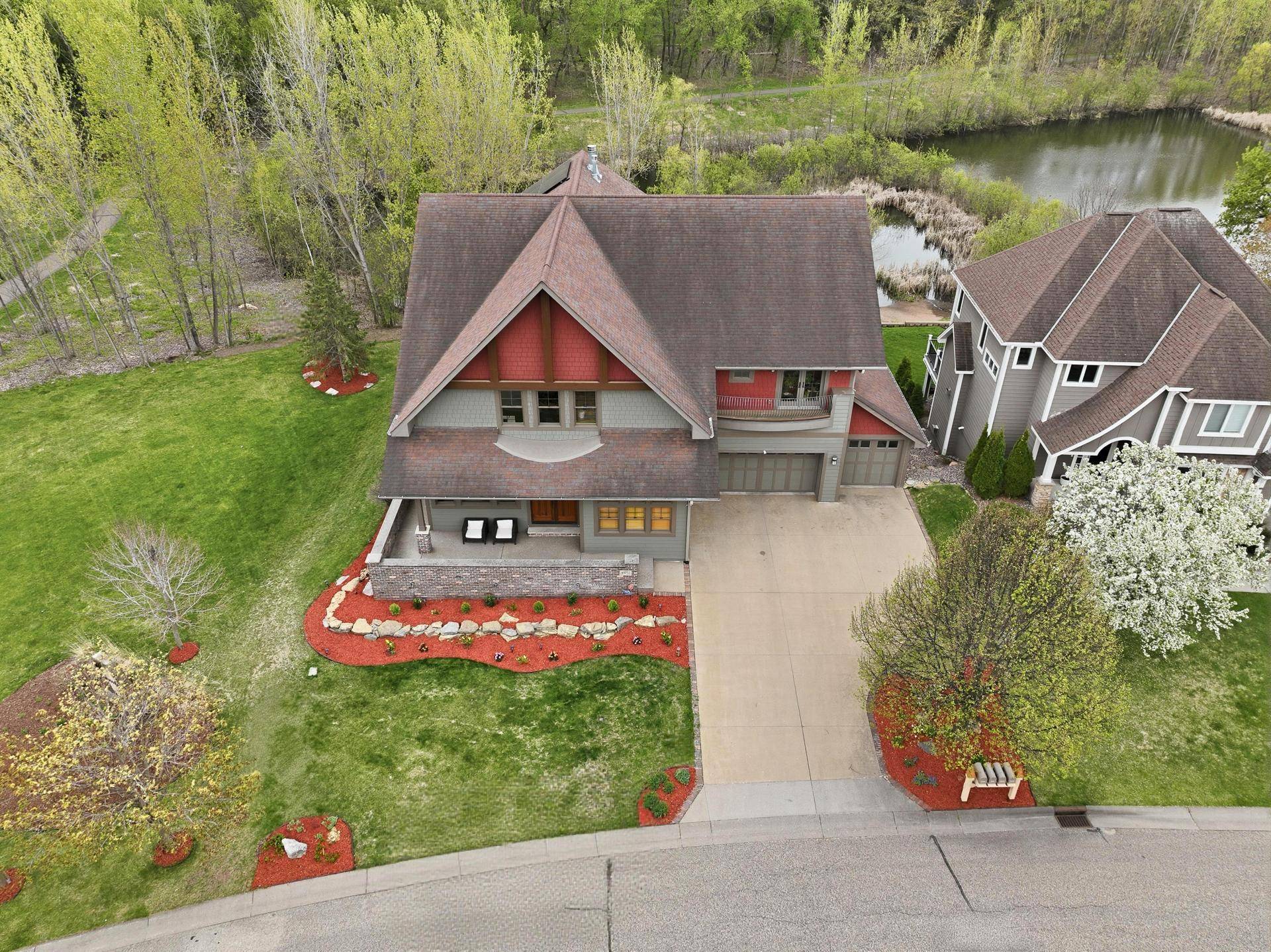 10721 Watersedge LN, Woodbury, MN 55129