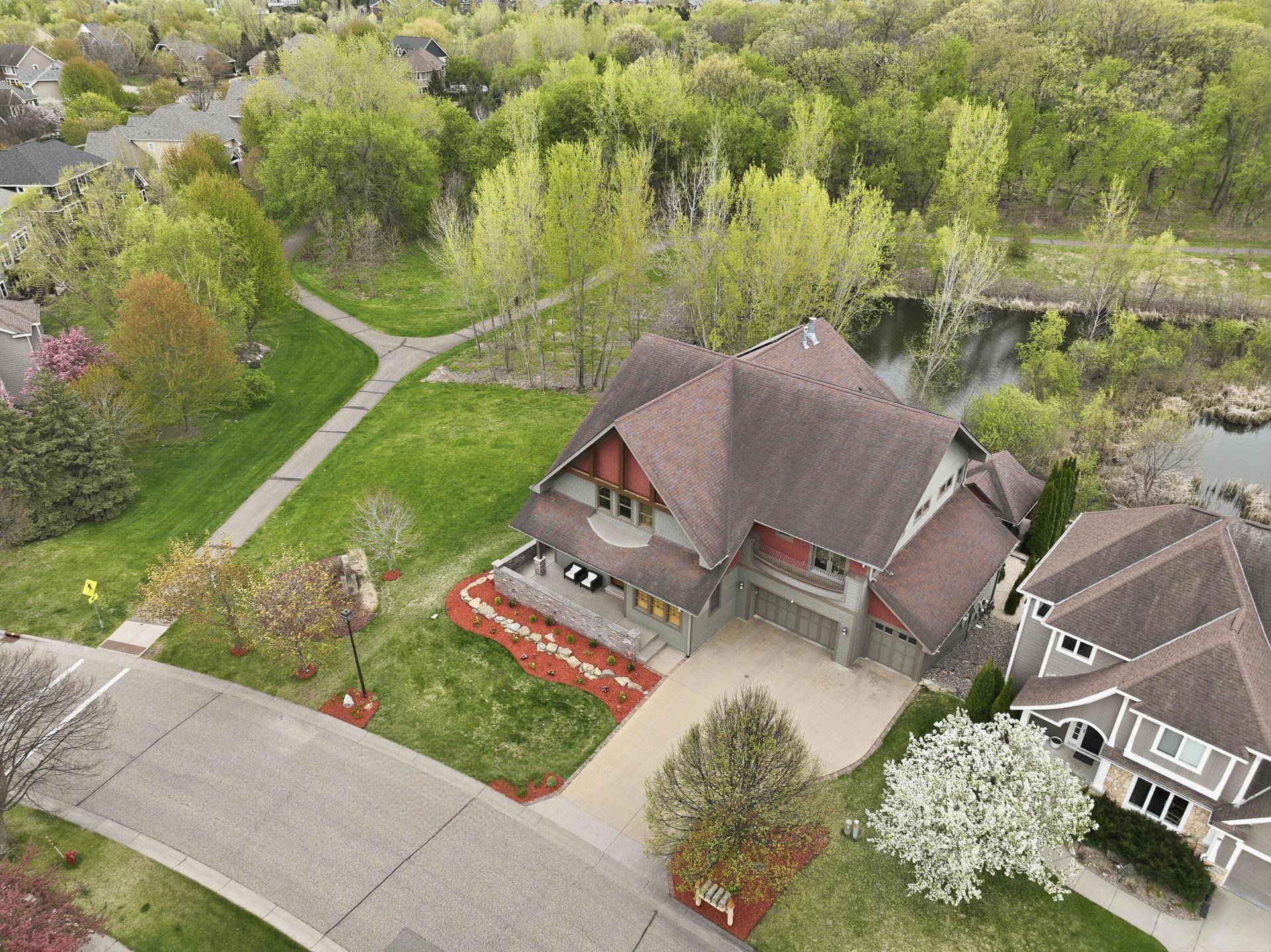 10721 Watersedge LN, Woodbury, MN 55129