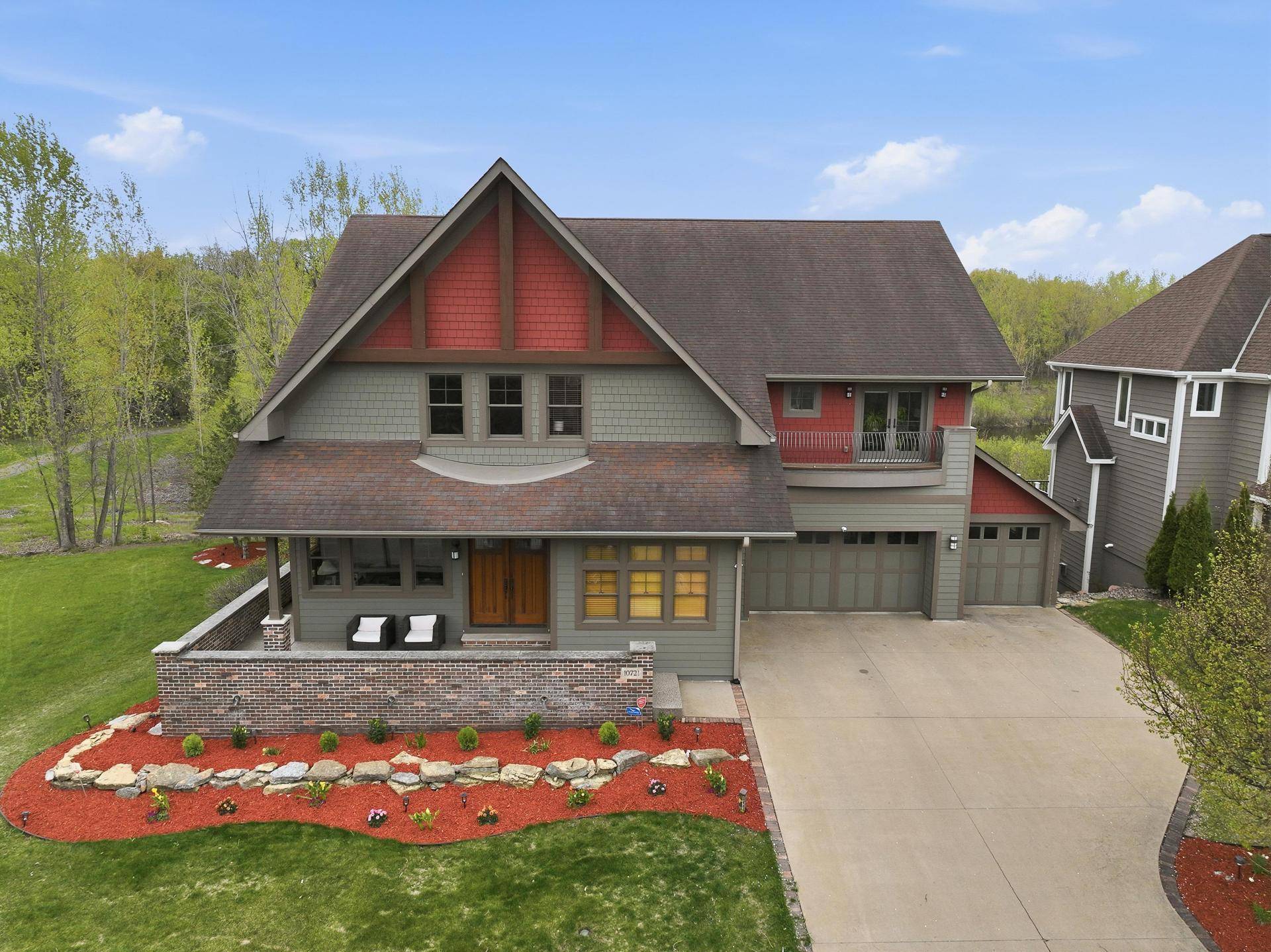 10721 Watersedge LN, Woodbury, MN 55129