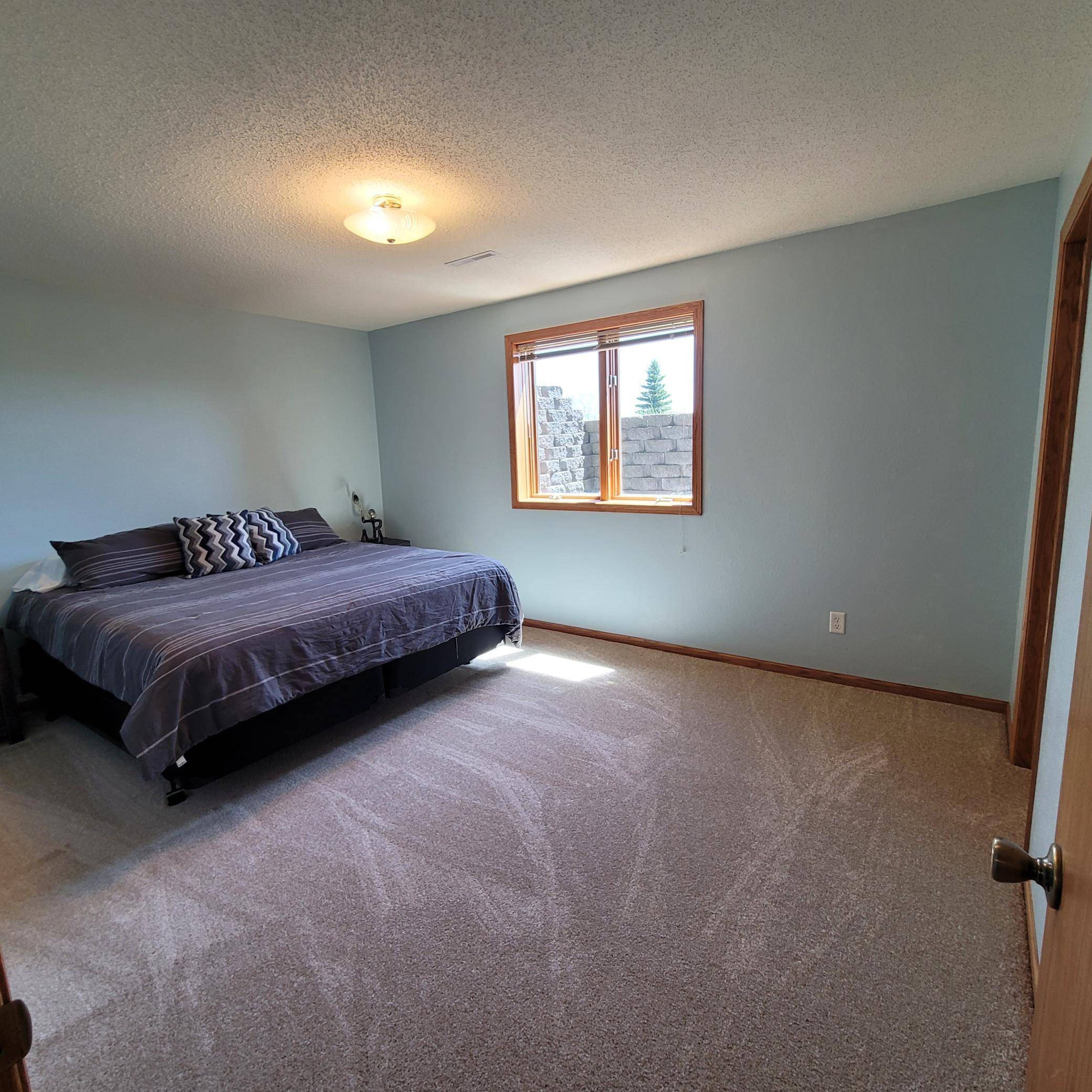 11904 Dodd RD, Kilkenny, MN 56052