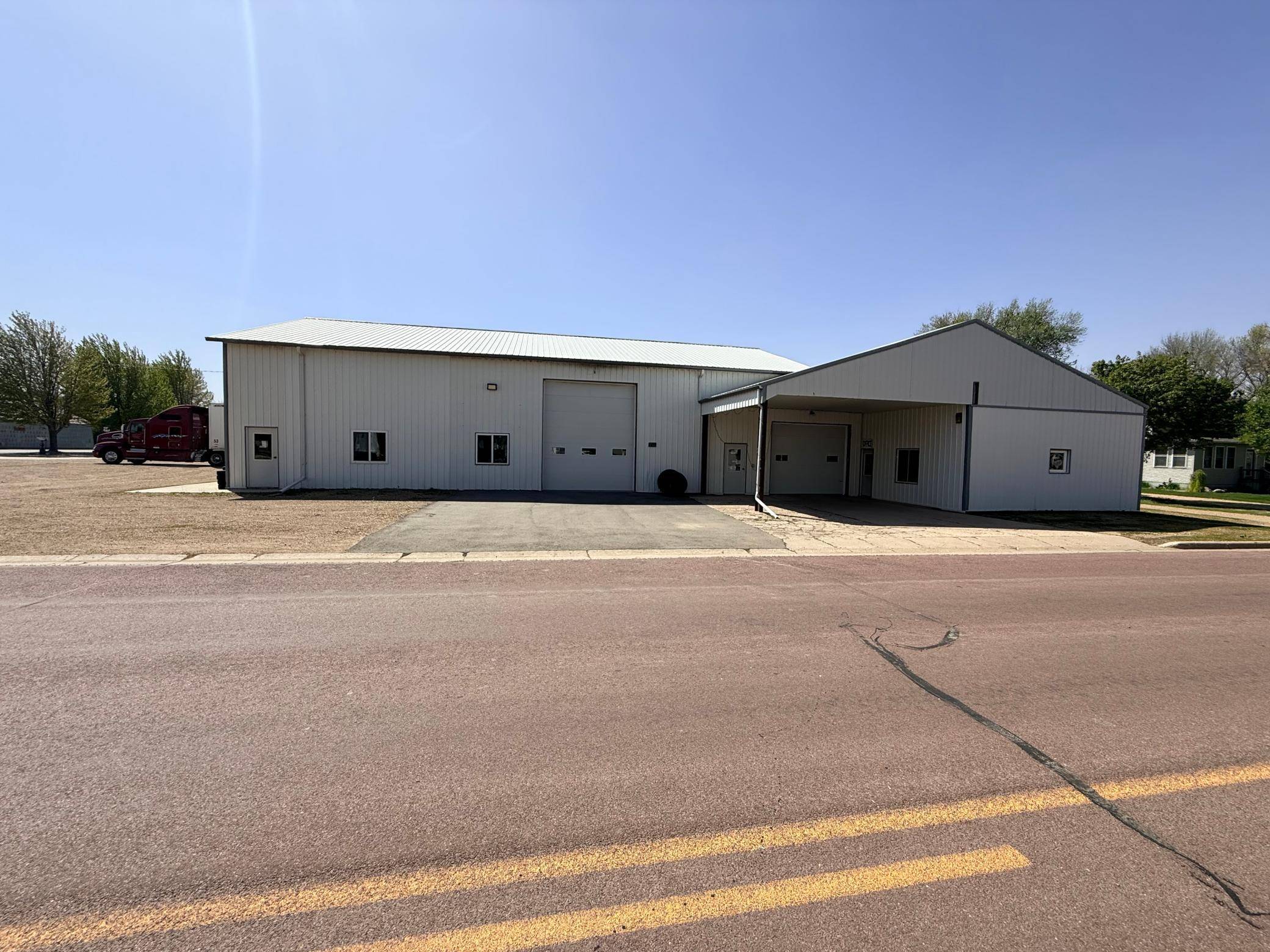 211 8th ST, Walnut Grove, MN 56180