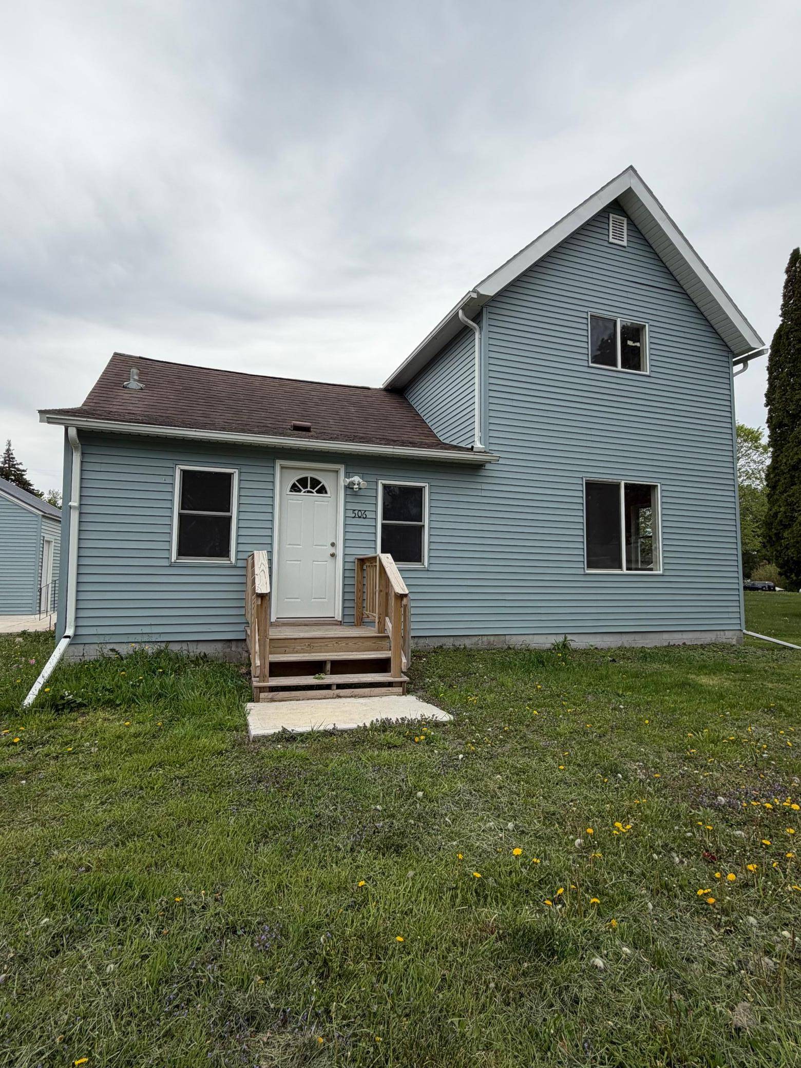 506 E Mondale ST, Elmore, MN 56027