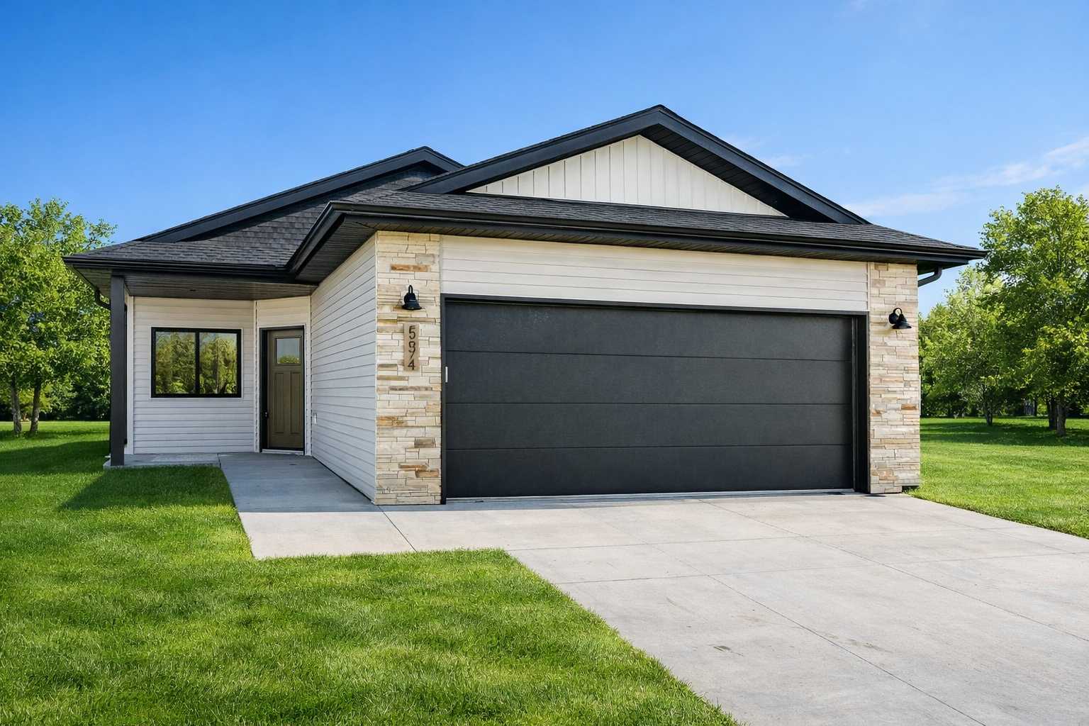 3842 Prairie LN, Moorhead, MN 56560