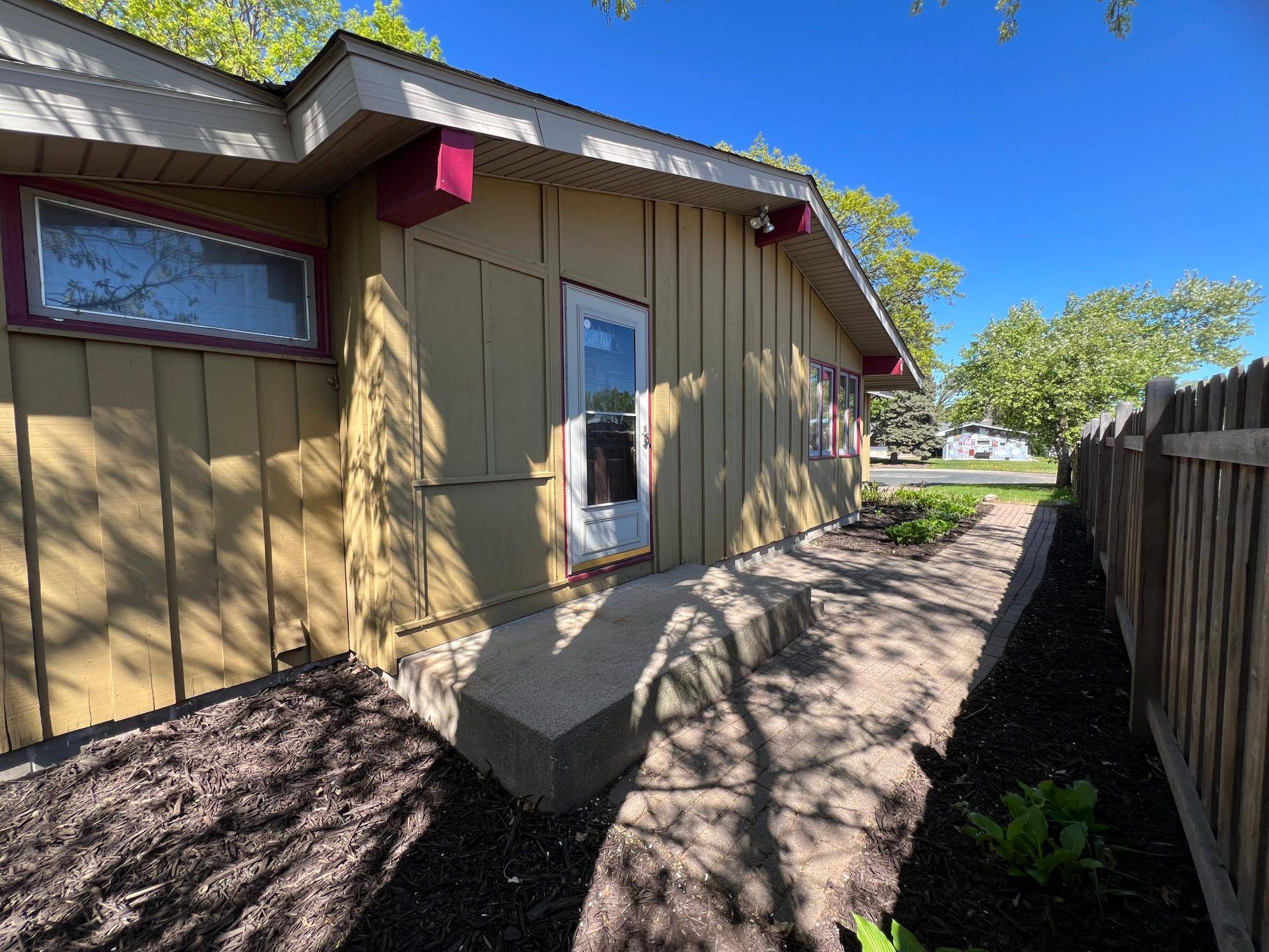 122 Craig WAY NE, Fridley, MN 55432
