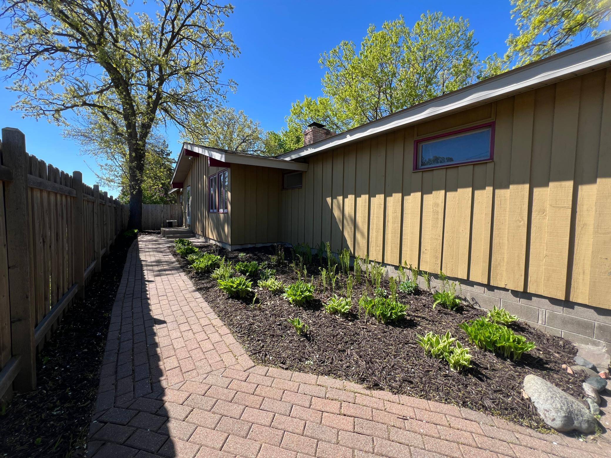 122 Craig WAY NE, Fridley, MN 55432
