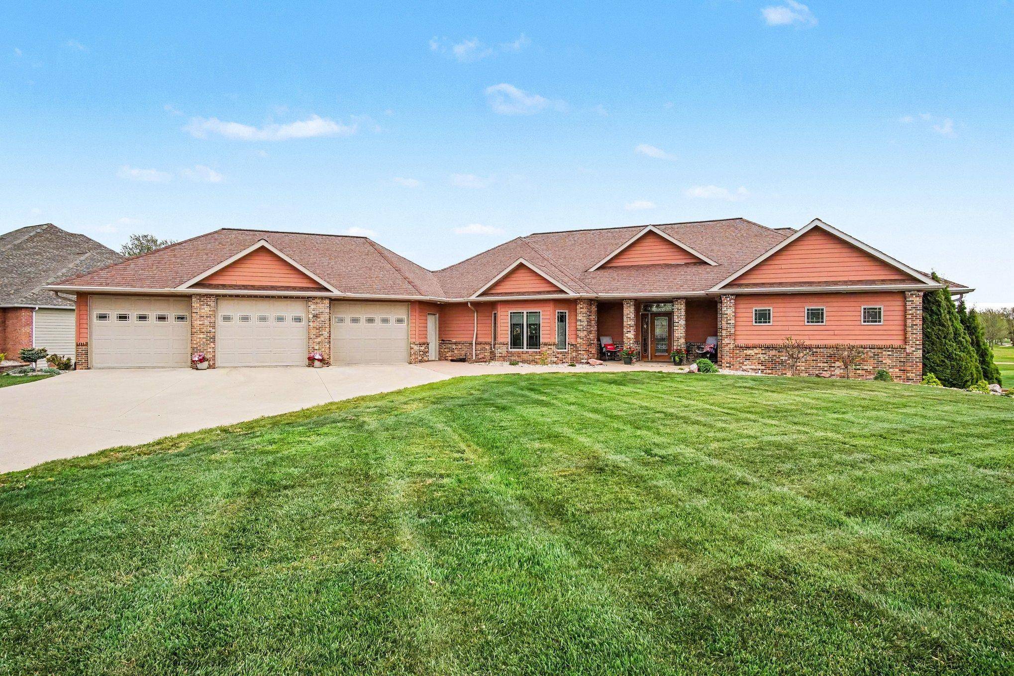 903 Fairway DR, Pipestone, MN 56164