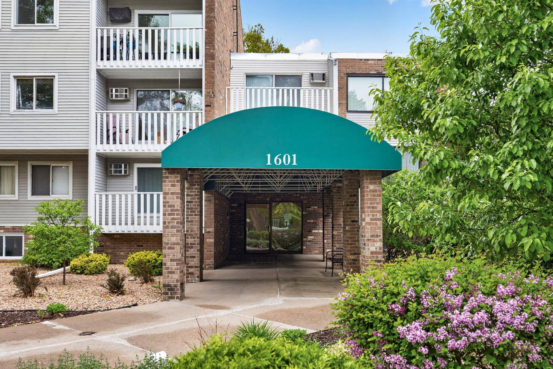 1601 N Innsbruck DR #379, Fridley, MN 55432