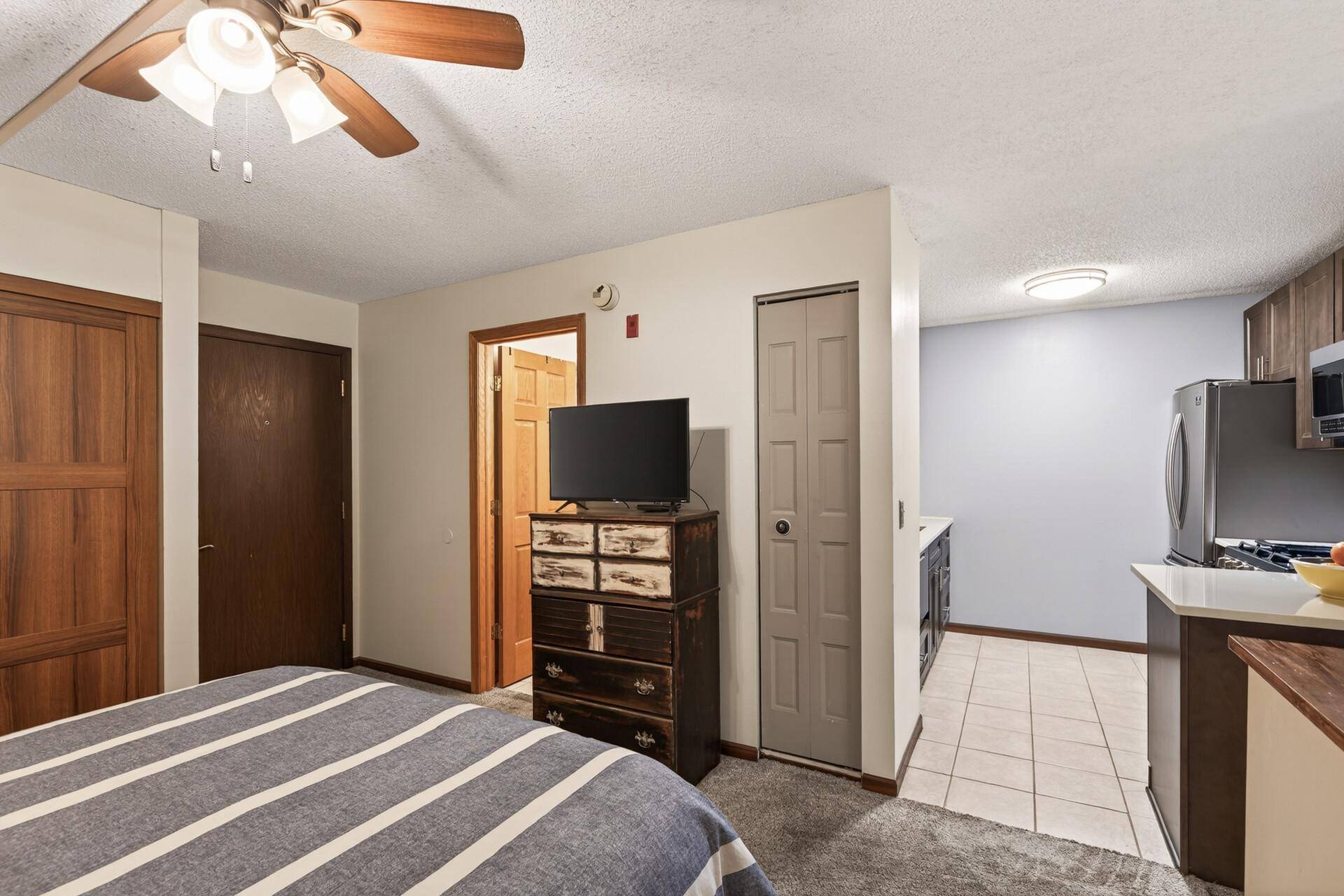 1601 N Innsbruck DR #379, Fridley, MN 55432
