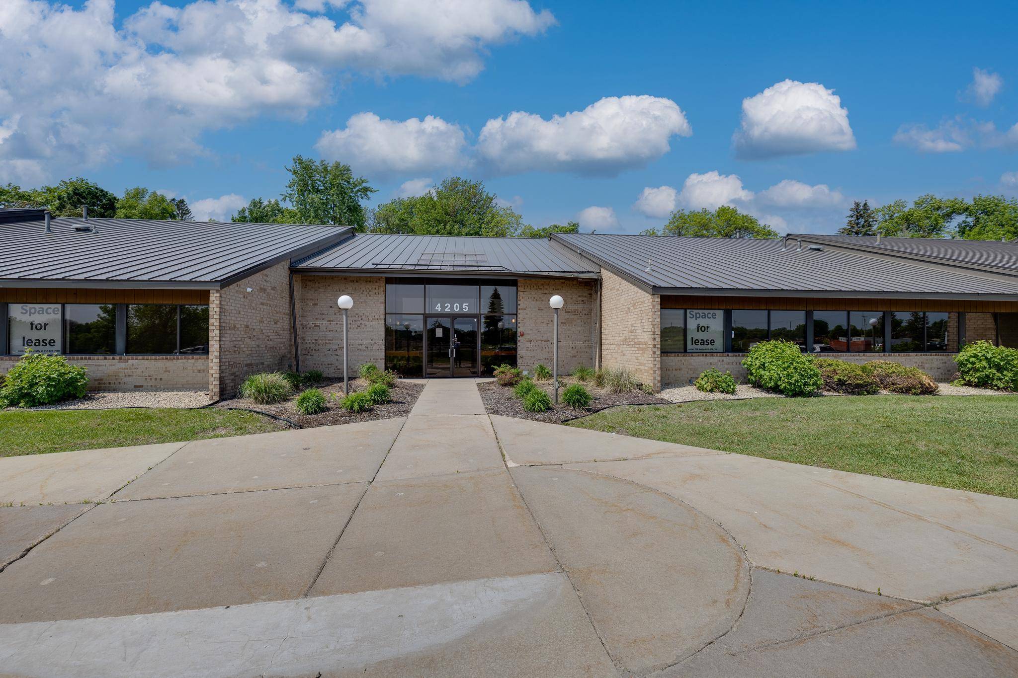 4205 Lancaster LN N, Plymouth, MN 55441