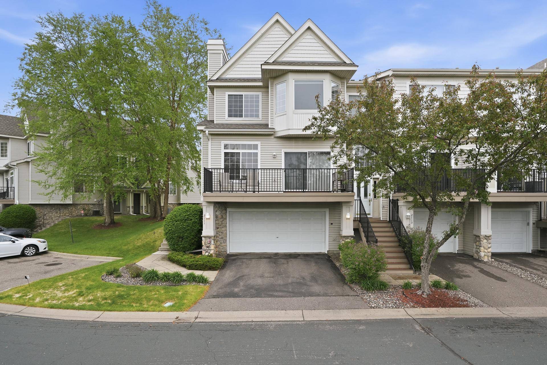 2111 Eagle Trace LN, Woodbury, MN 55129