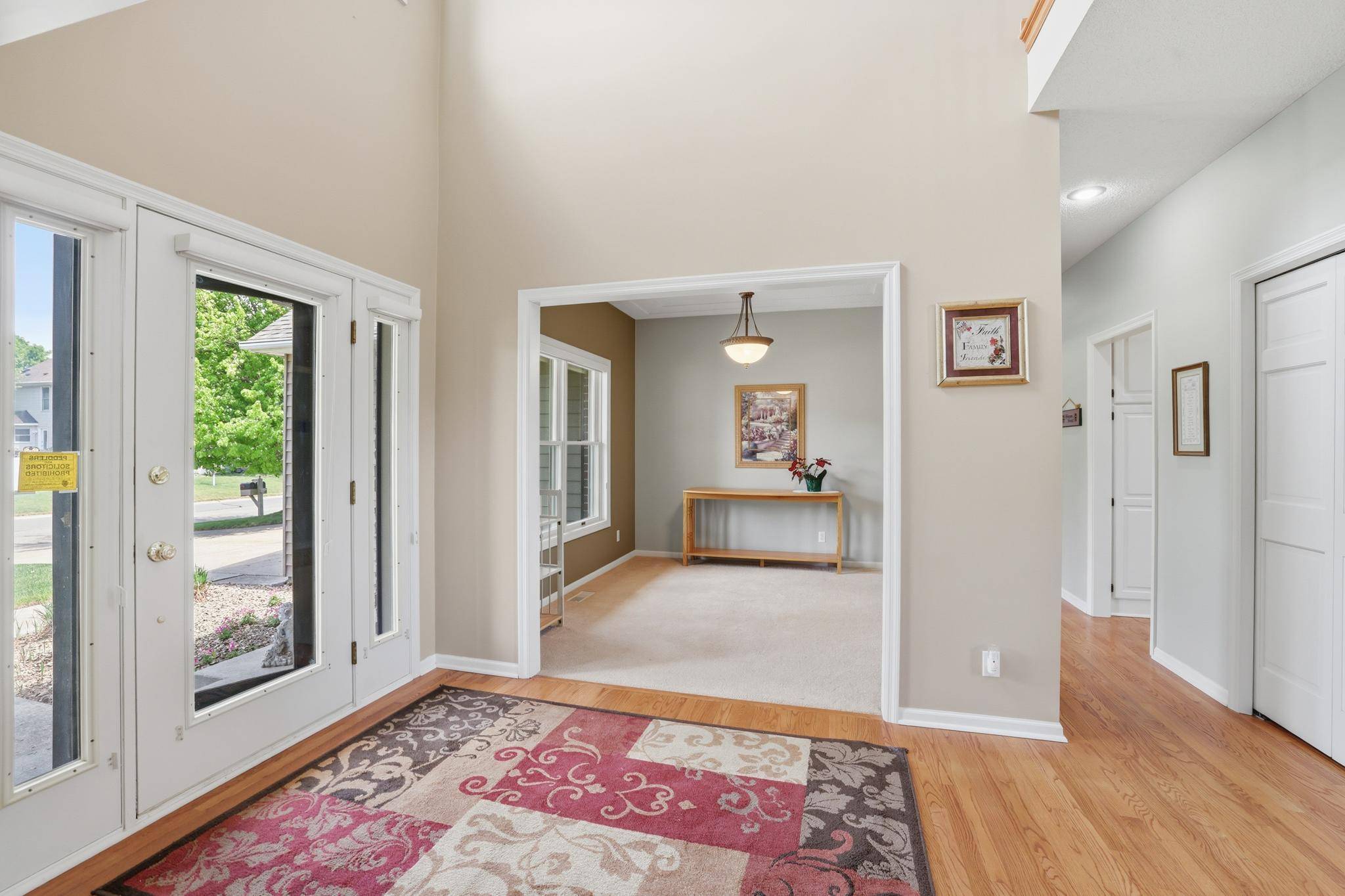 1084 Tamberwood CT, Woodbury, MN 55125