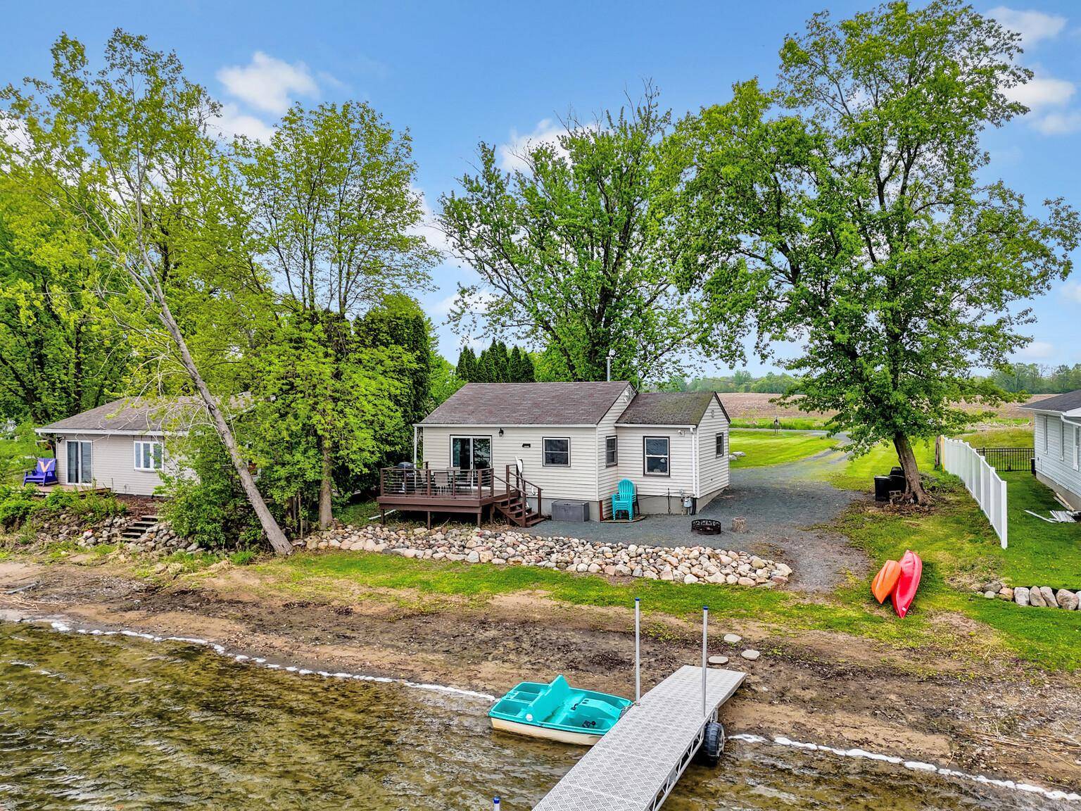 11900 Mentzer TRL, Lindstrom, MN 55045