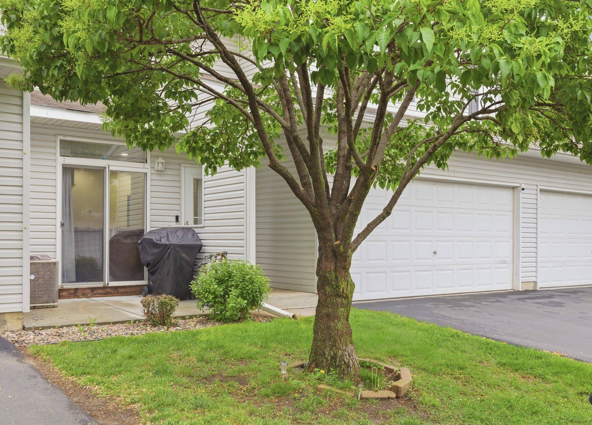 2058 Parkway AVE, Shakopee, MN 55379
