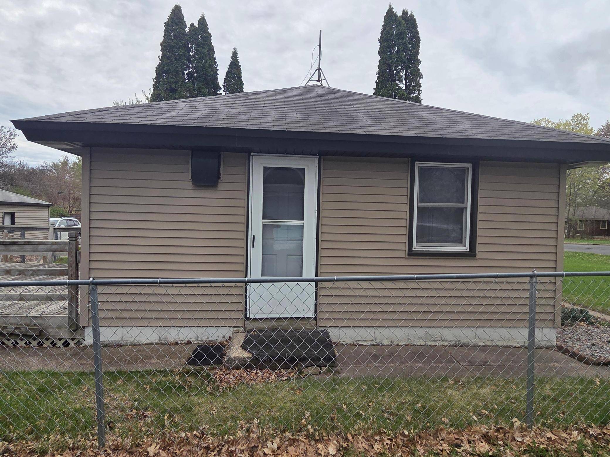 6800 Perry AVE N, Brooklyn Center, MN 55429