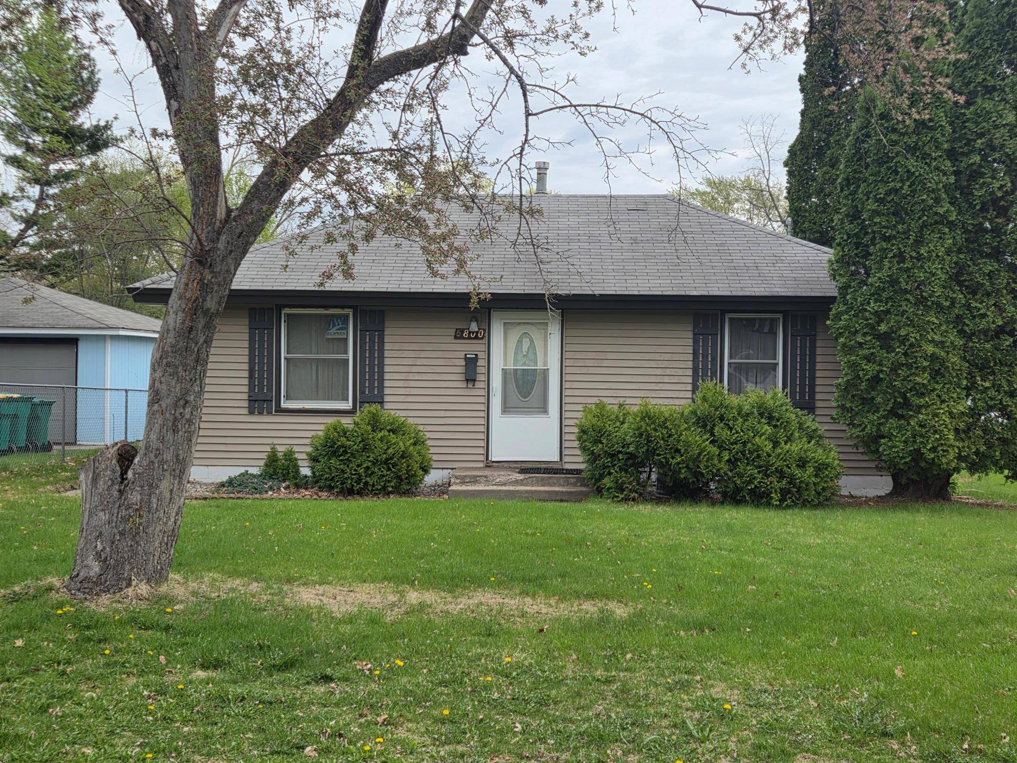 6800 Perry AVE N, Brooklyn Center, MN 55429