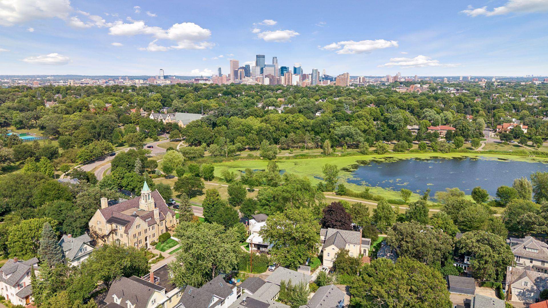 2100 W Lake Of The Isles Pkwy, Minneapolis, MN 55405
