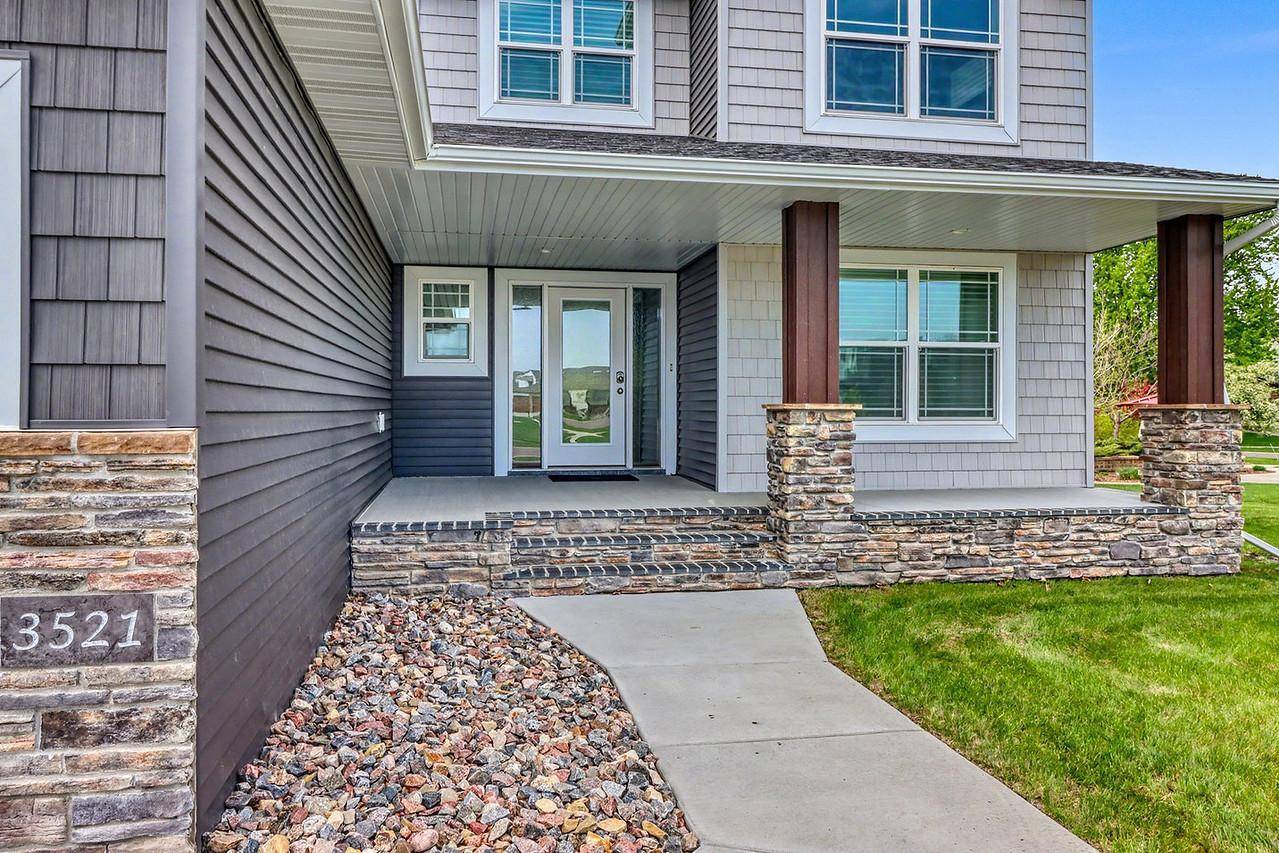3521 Grandwood DR N, Fargo, ND 58102