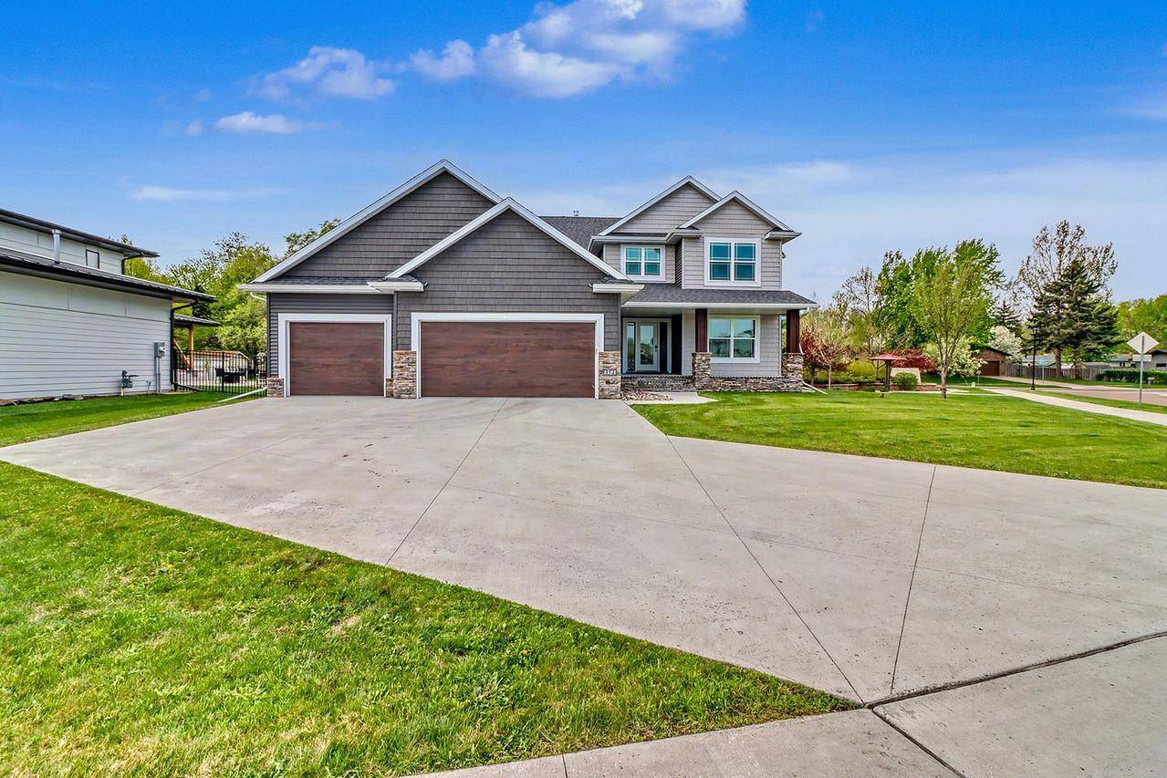 3521 Grandwood DR N, Fargo, ND 58102