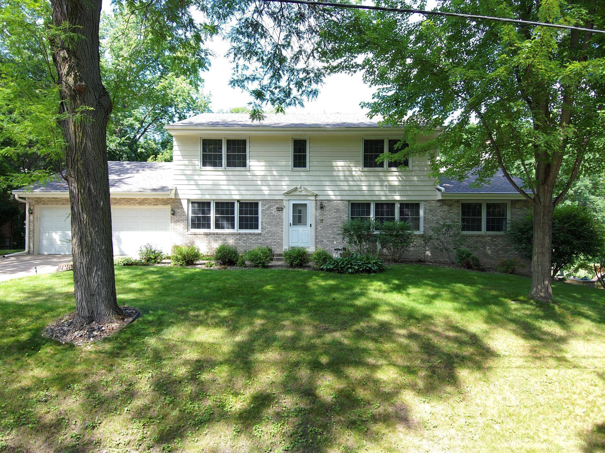 3931 Huntingdon DR, Hopkins, MN 55305