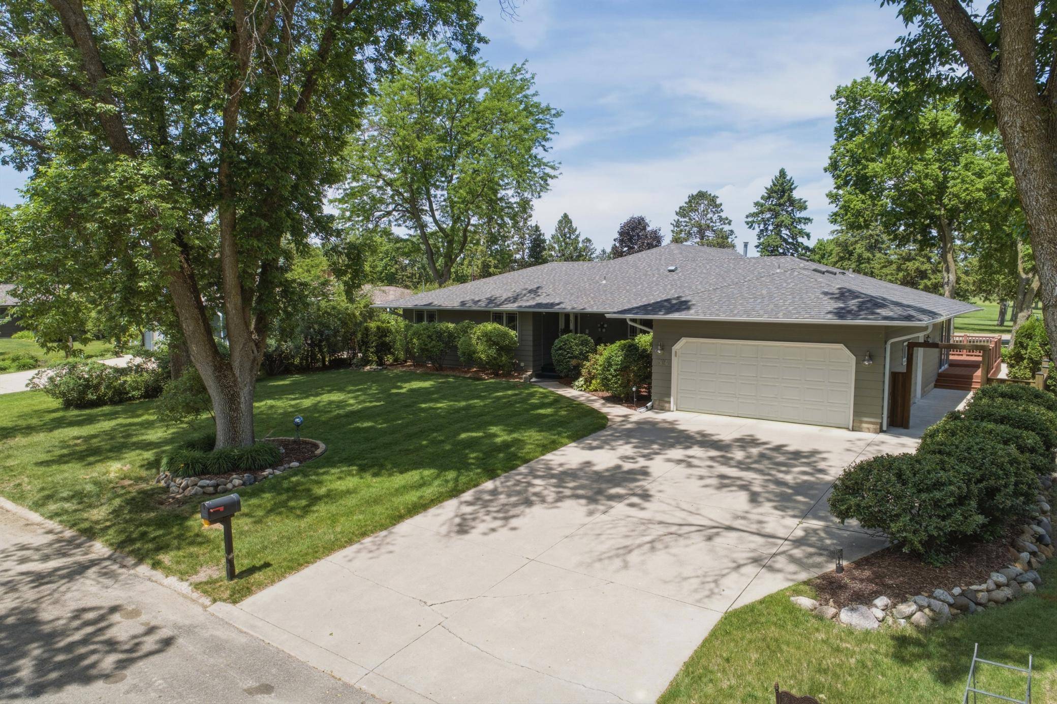 1904 16th ST NW, Faribault, MN 55021