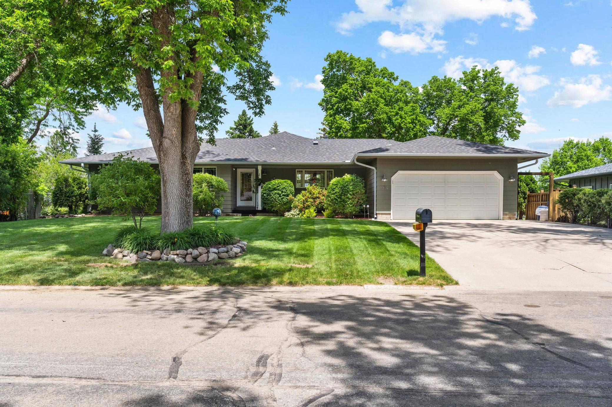 1904 16th ST NW, Faribault, MN 55021