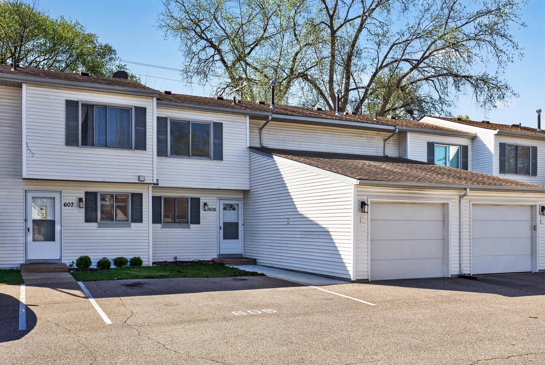 605 Portland DR E, Burnsville, MN 55337
