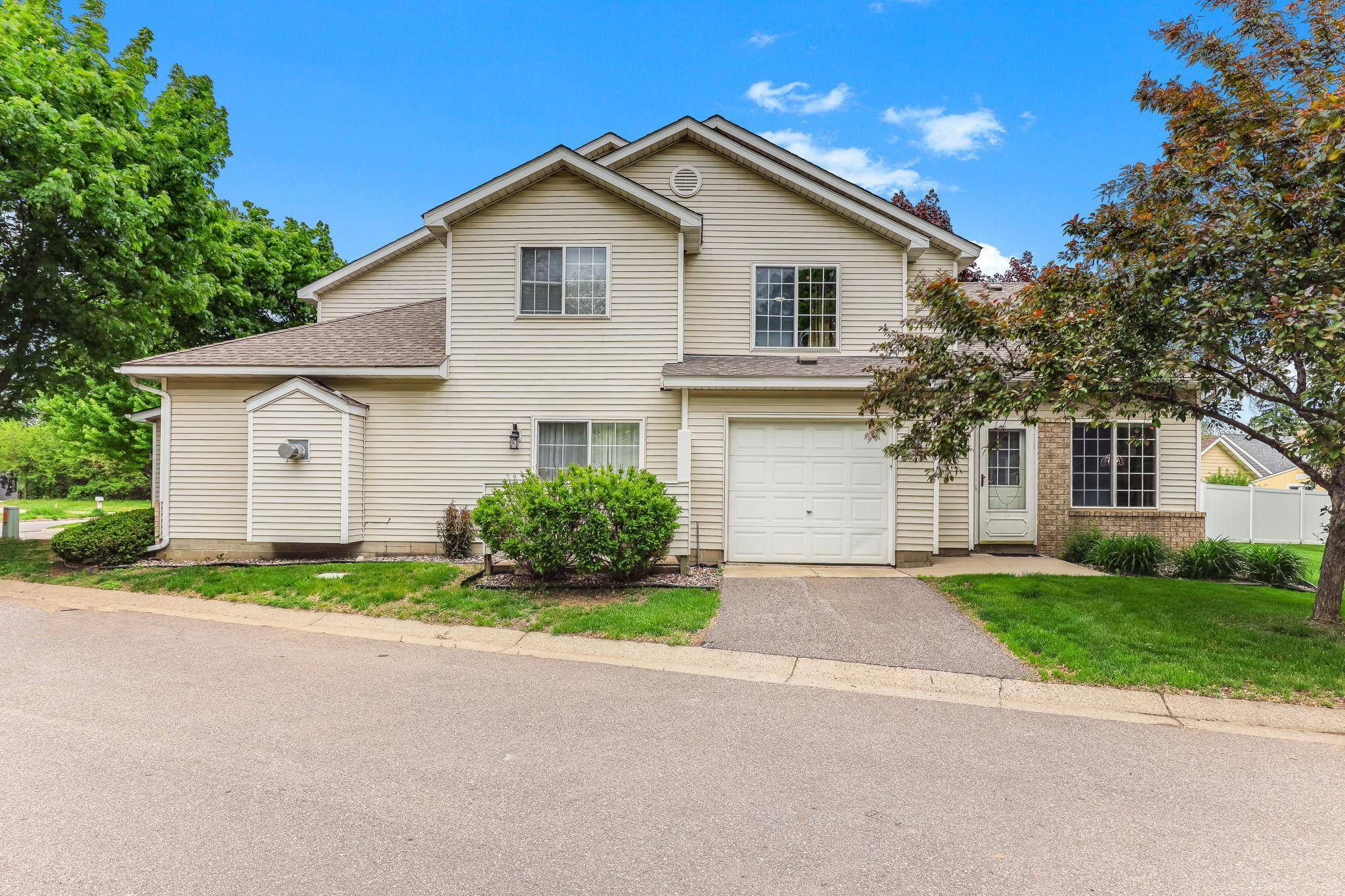 2333 Williams DR, Burnsville, MN 55337