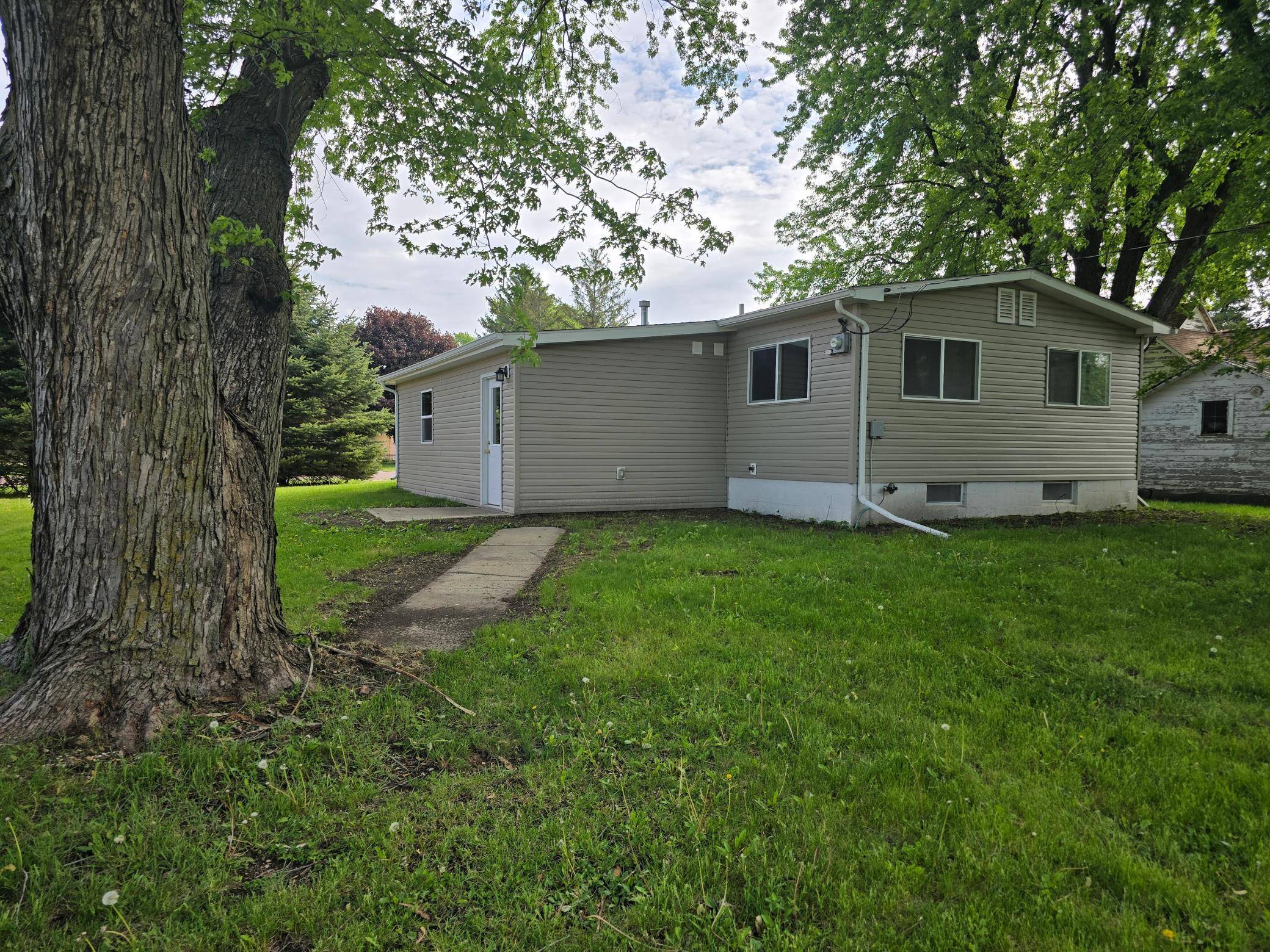 1561 Broadway ST, Bigelow, MN 56117