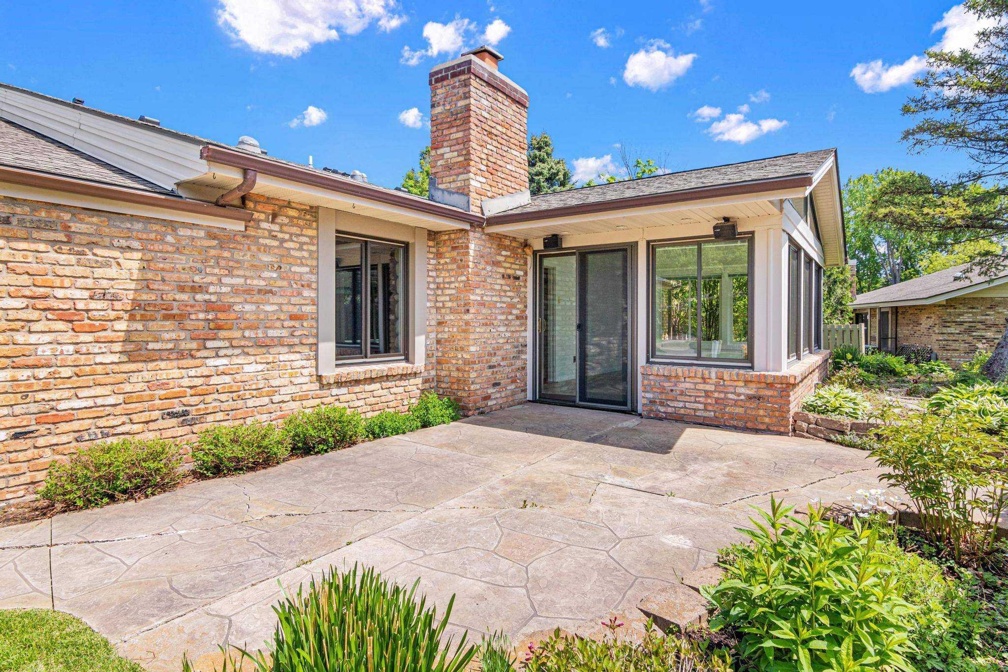 1860 Juneau LN N, Plymouth, MN 55447