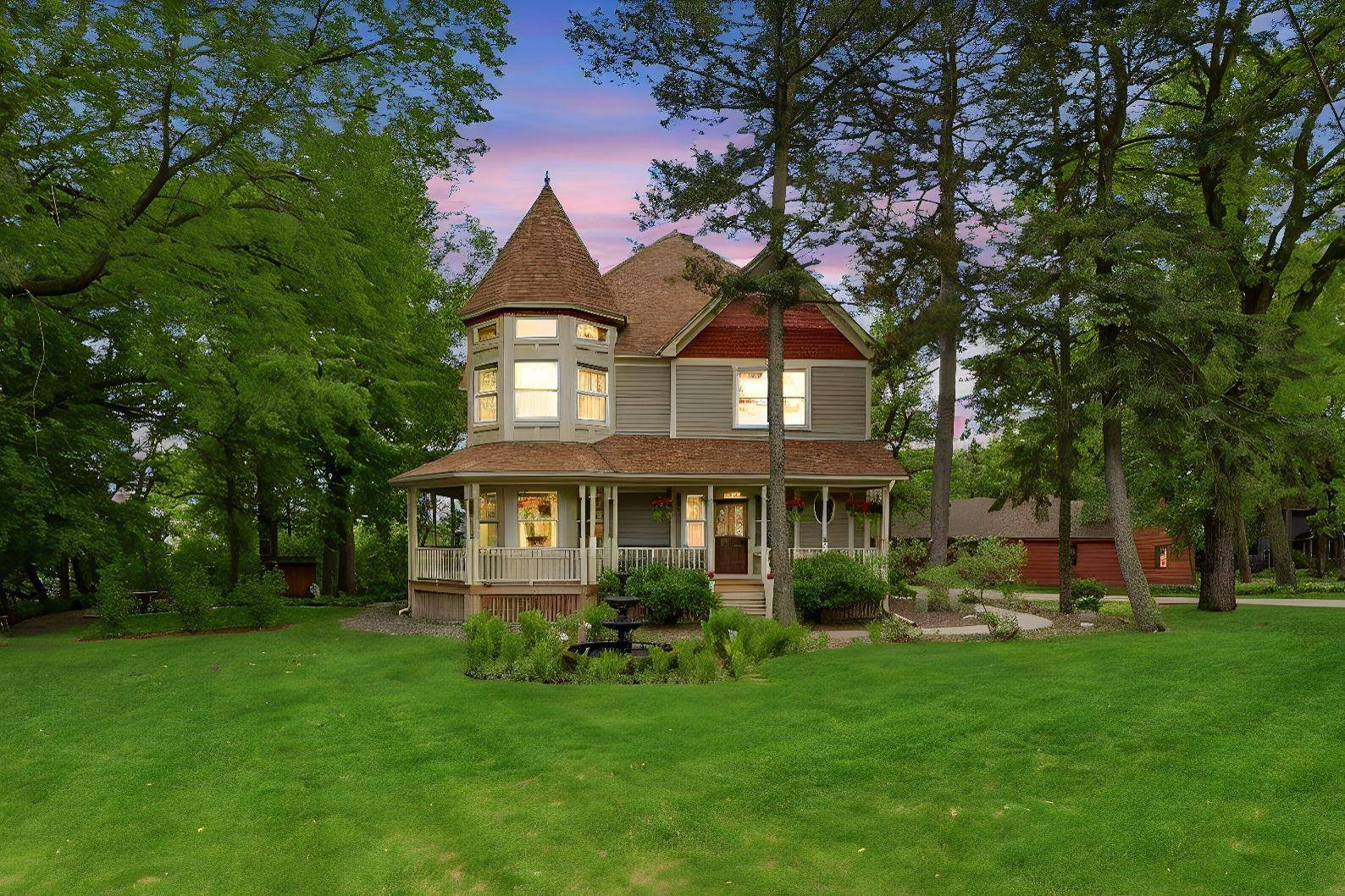 2940 Labore RD, Little Canada, MN 55109