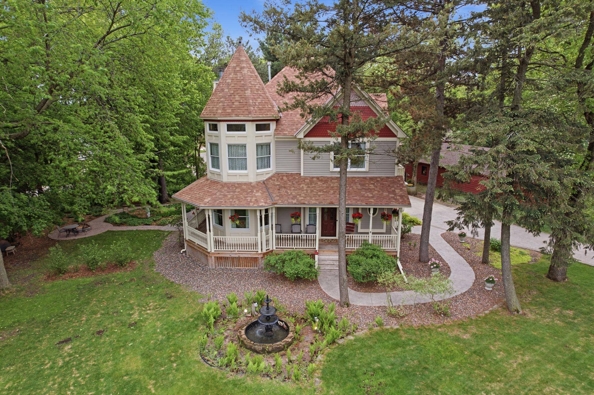 2940 Labore RD, Little Canada, MN 55109