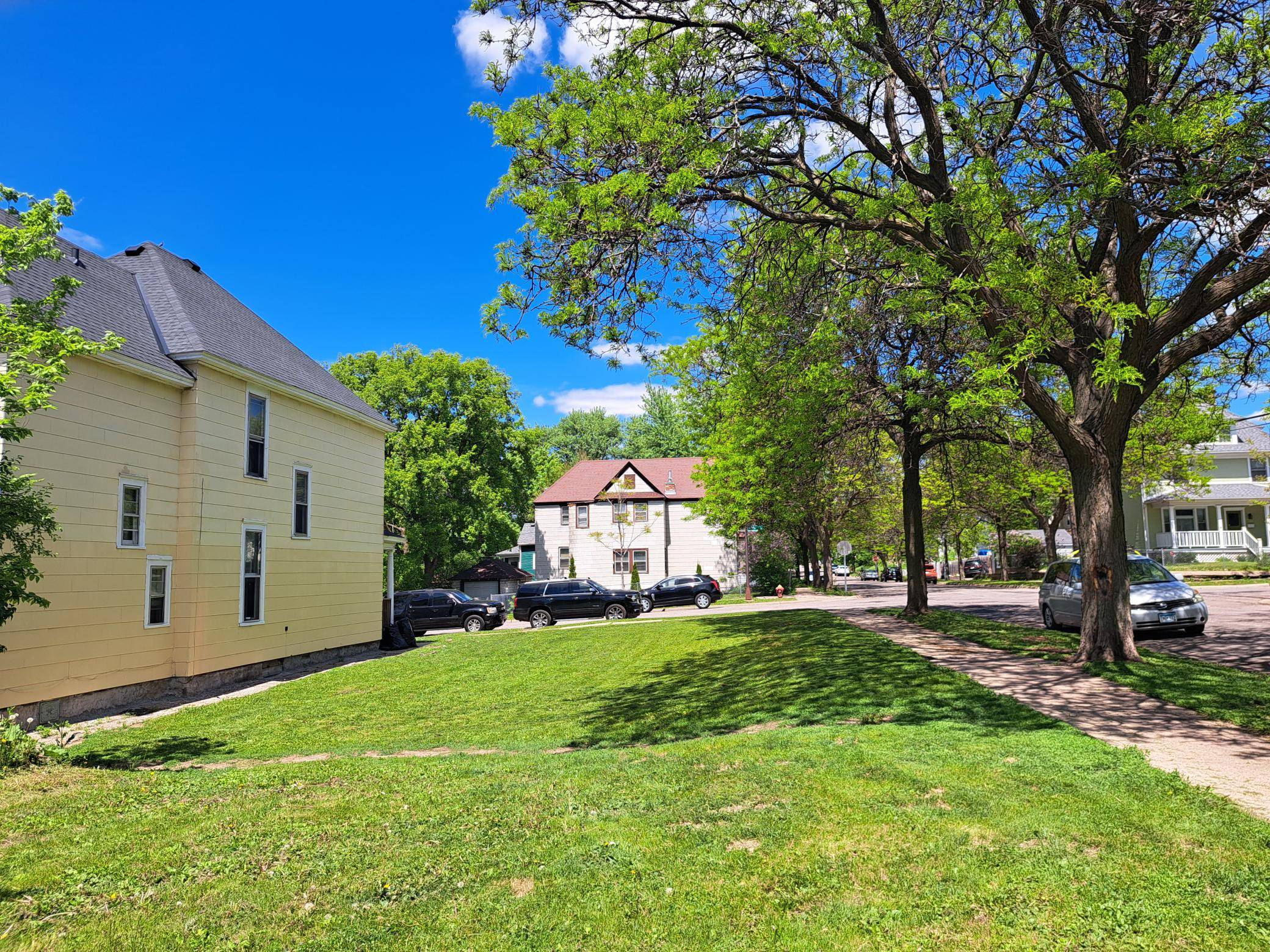 696 Sims AVE, Saint Paul, MN 55106