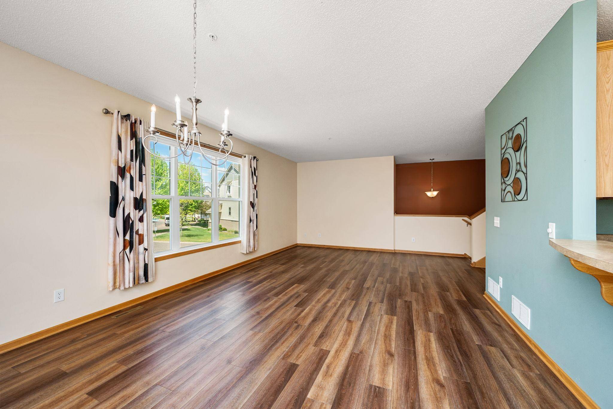 11808 Emery Village DR N, Champlin, MN 55316