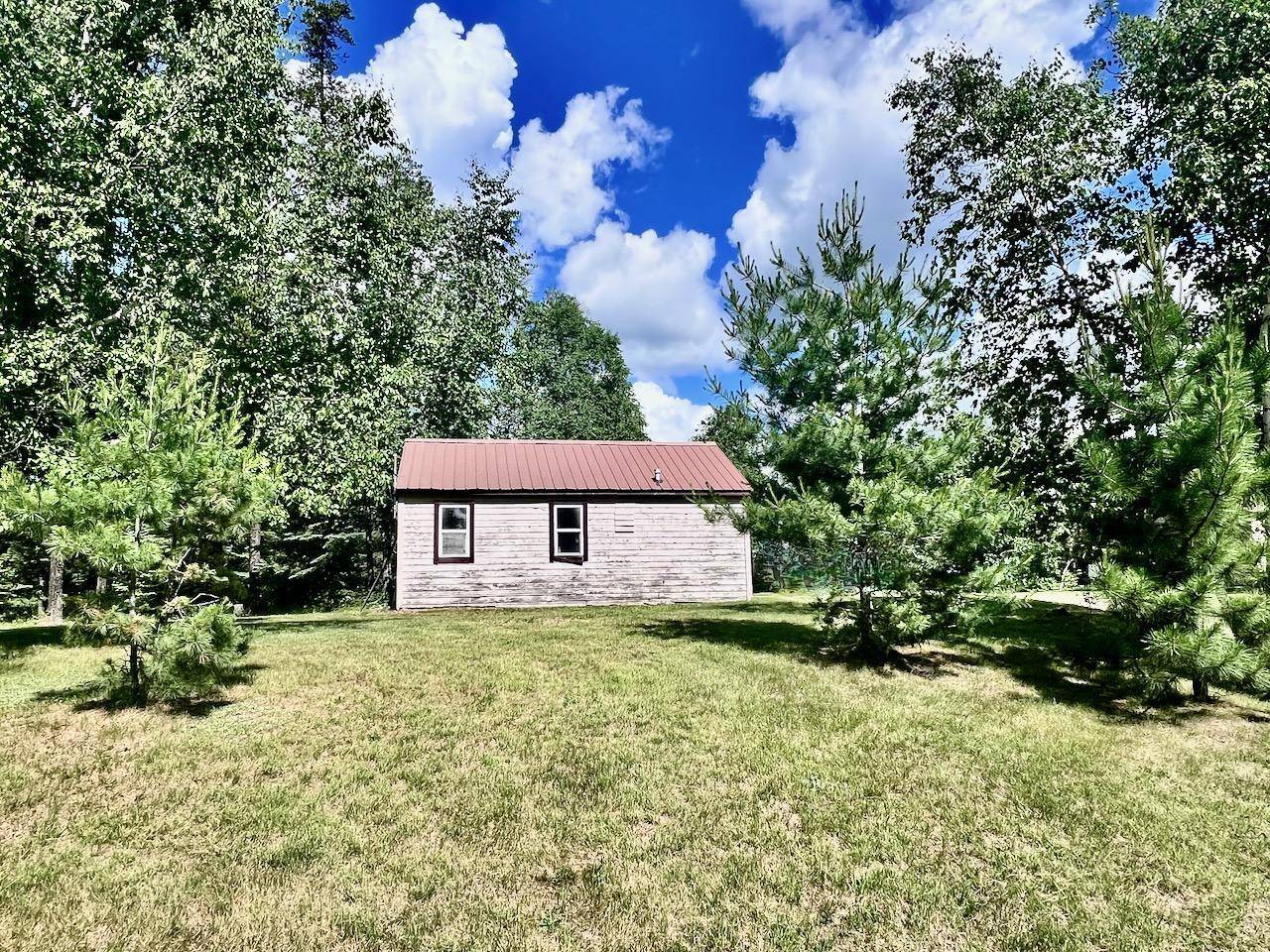 8931 Palm Road, Britt, MN 55710