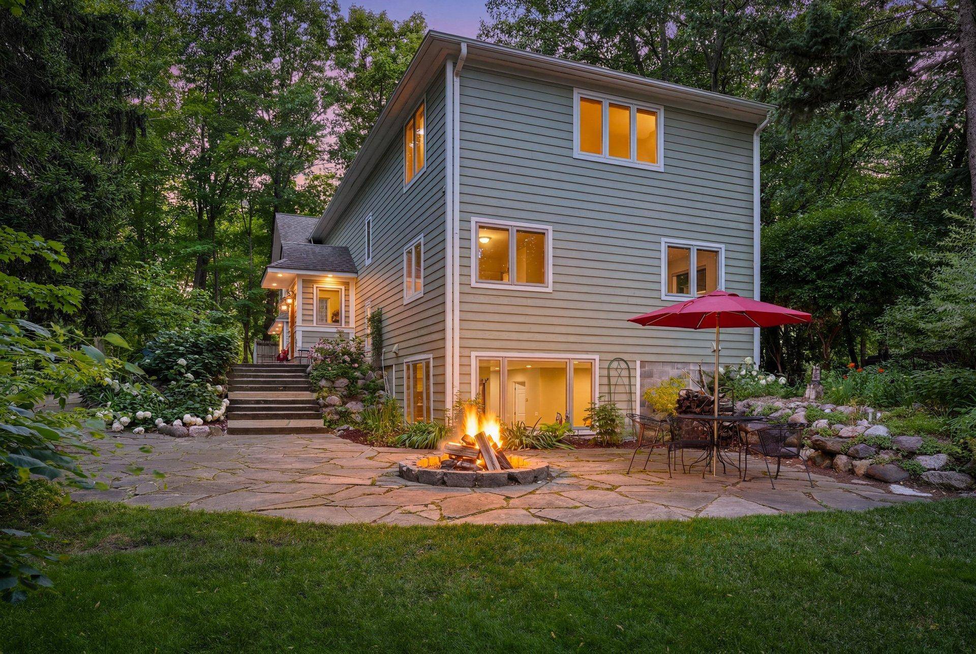 220 Frontier CT, Chanhassen, MN 55317