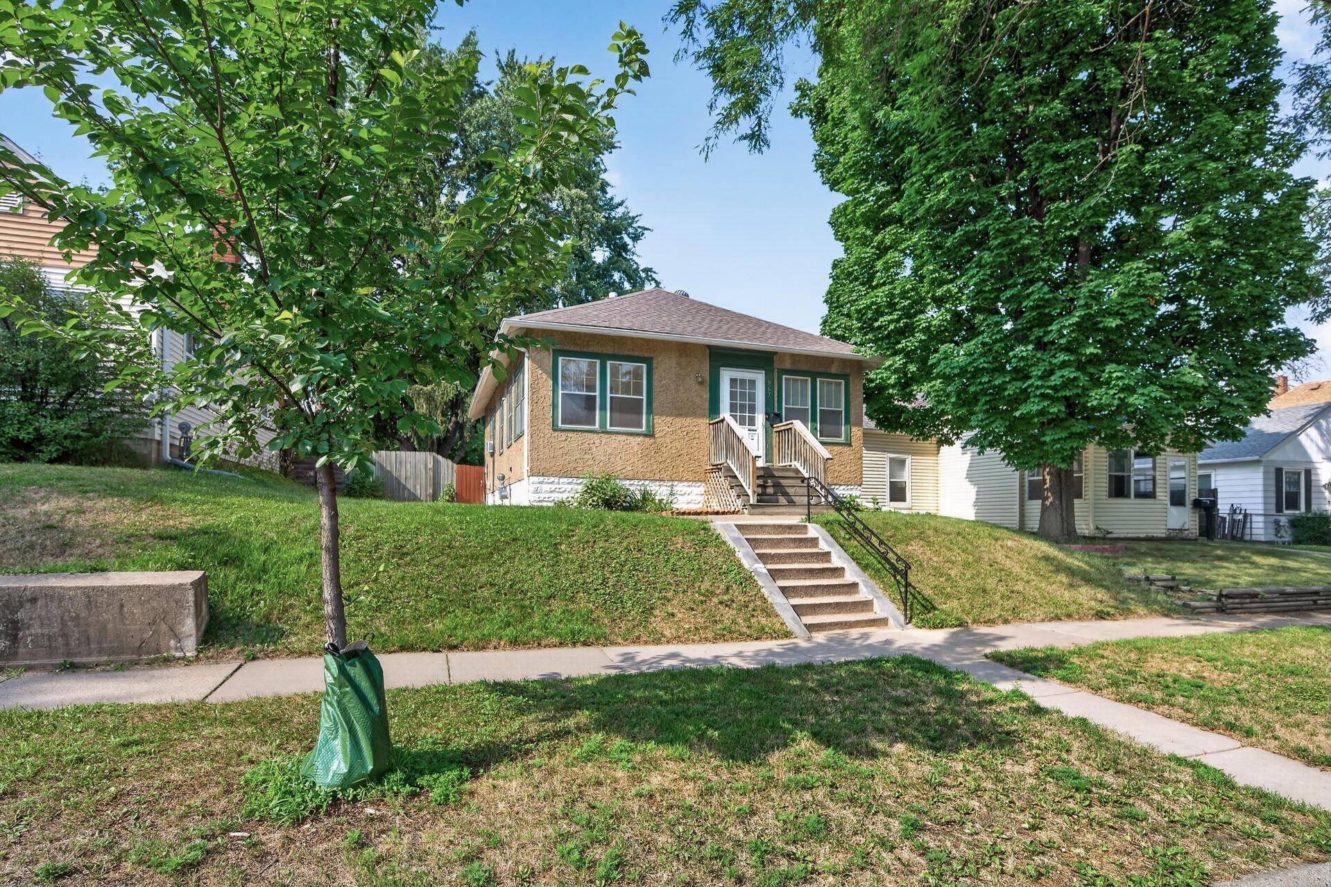 967 Rose AVE E, Saint Paul, MN 55106