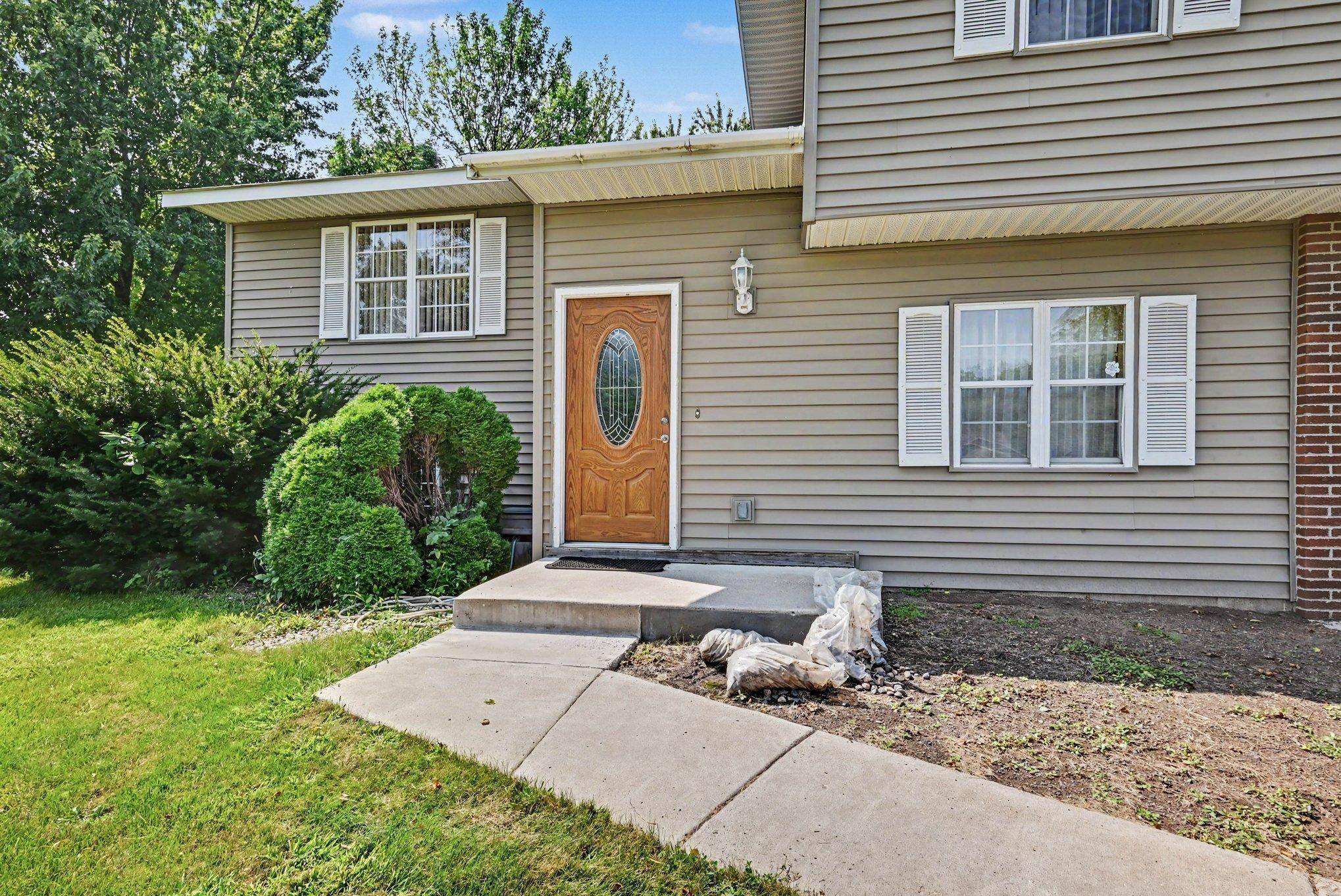932 Hillside AVE SW, New Prague, MN 56071