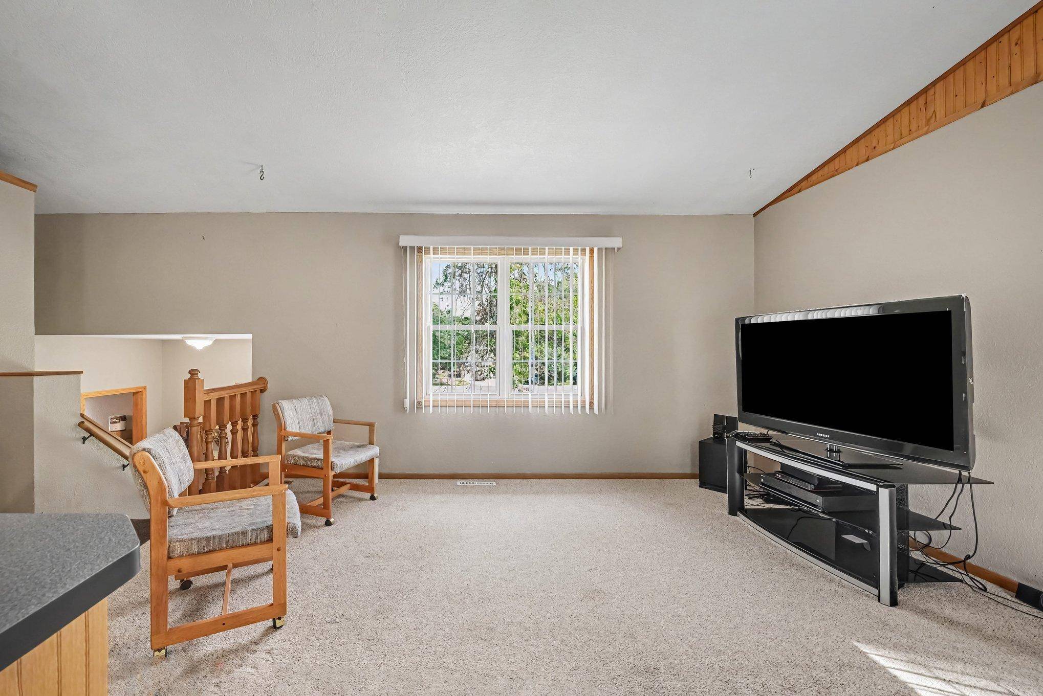 932 Hillside AVE SW, New Prague, MN 56071