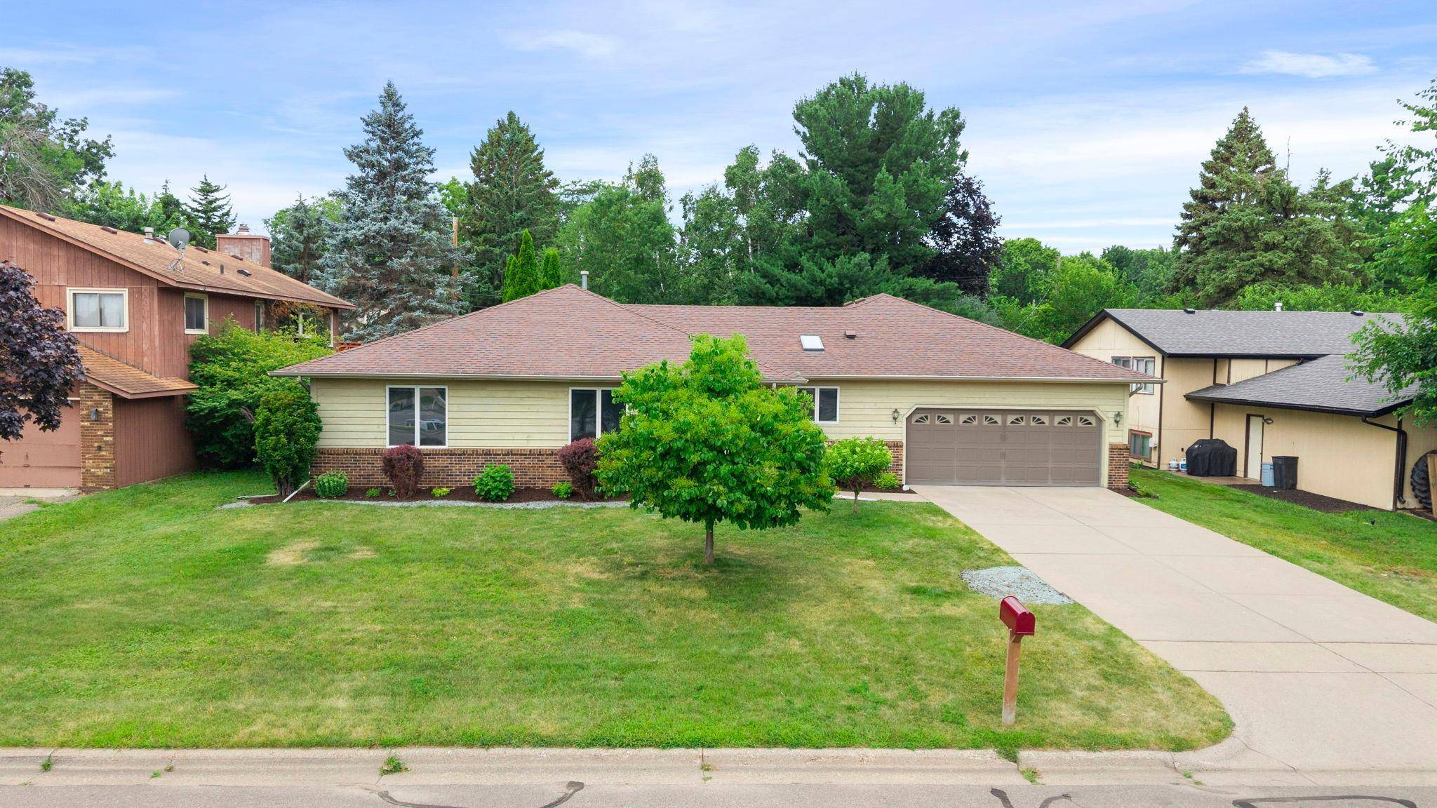 1311 Marthaler LN, West Saint Paul, MN 55118